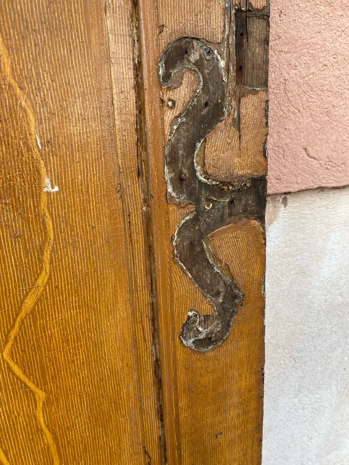 Interior door in painted fir