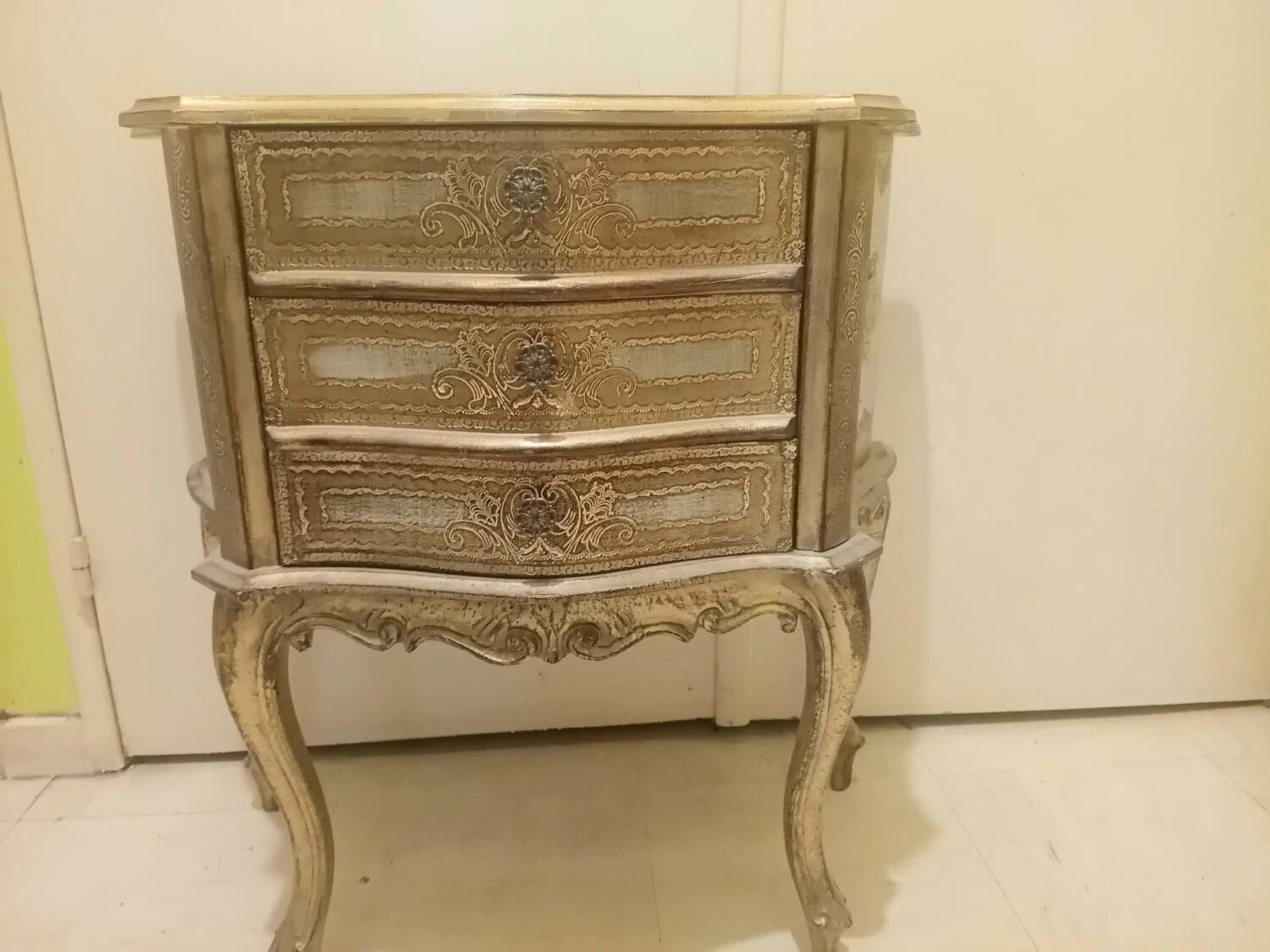 Table chevet 3 tiroirs 1950 -1970 italien bois doré