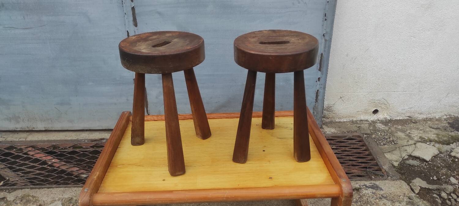 Paire de tabourets de ferme traite rustiques campagnards