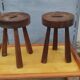 Paire de tabourets de ferme traite rustiques campagnards