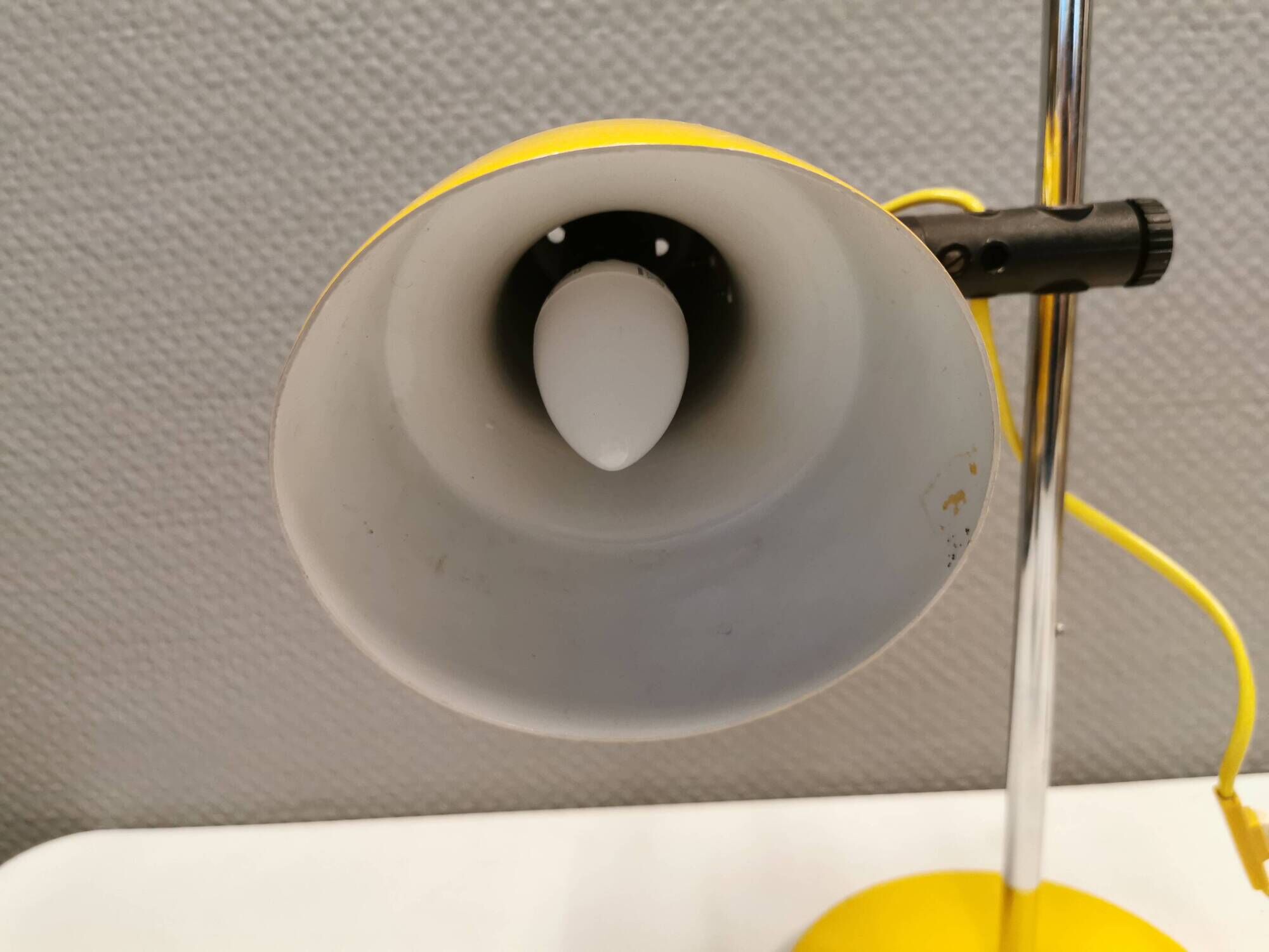 Danish table lamp in beautiful yellow color. Estimated 1980s.