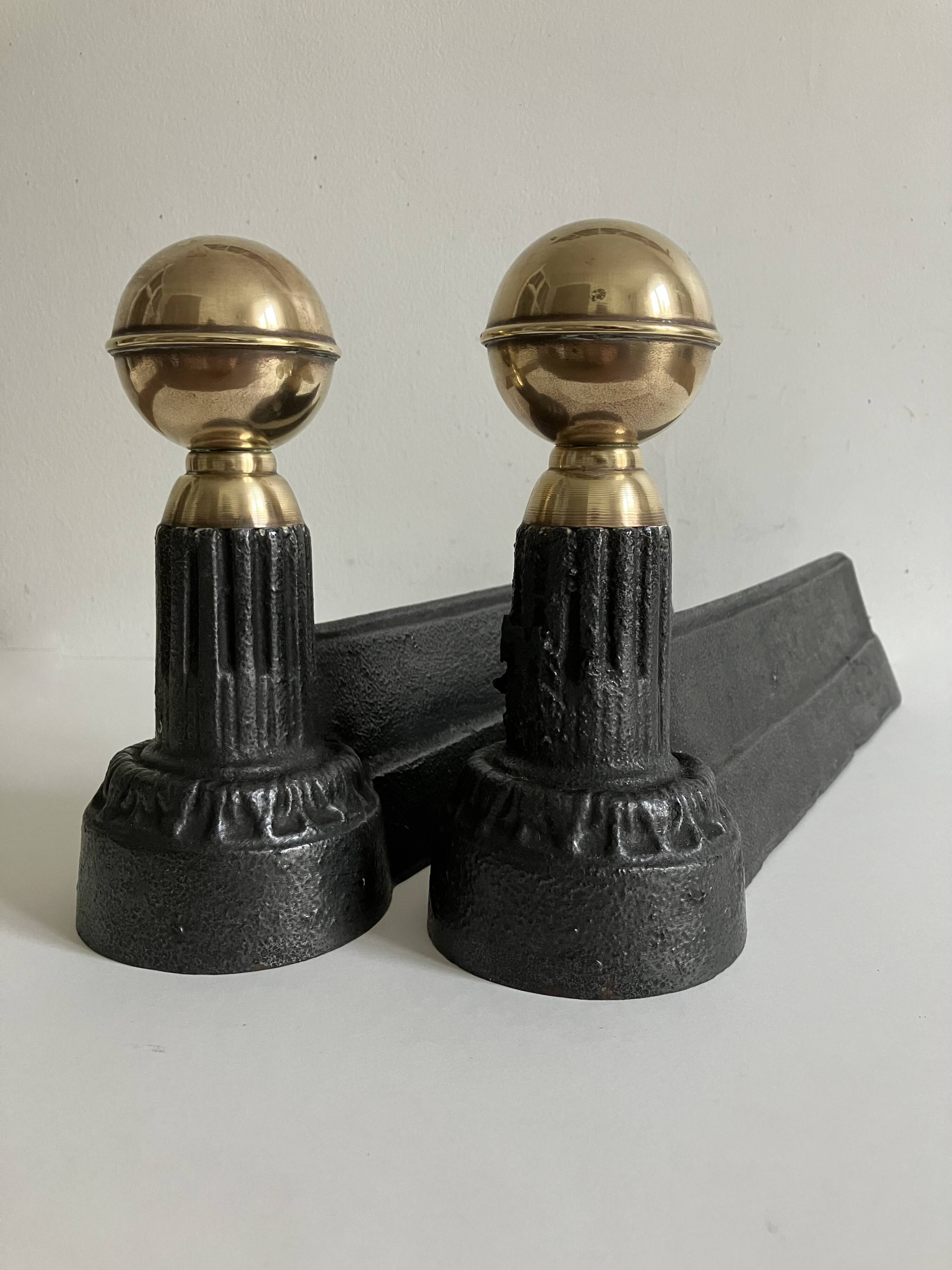 Paire de chenets, accessoires de cheminée