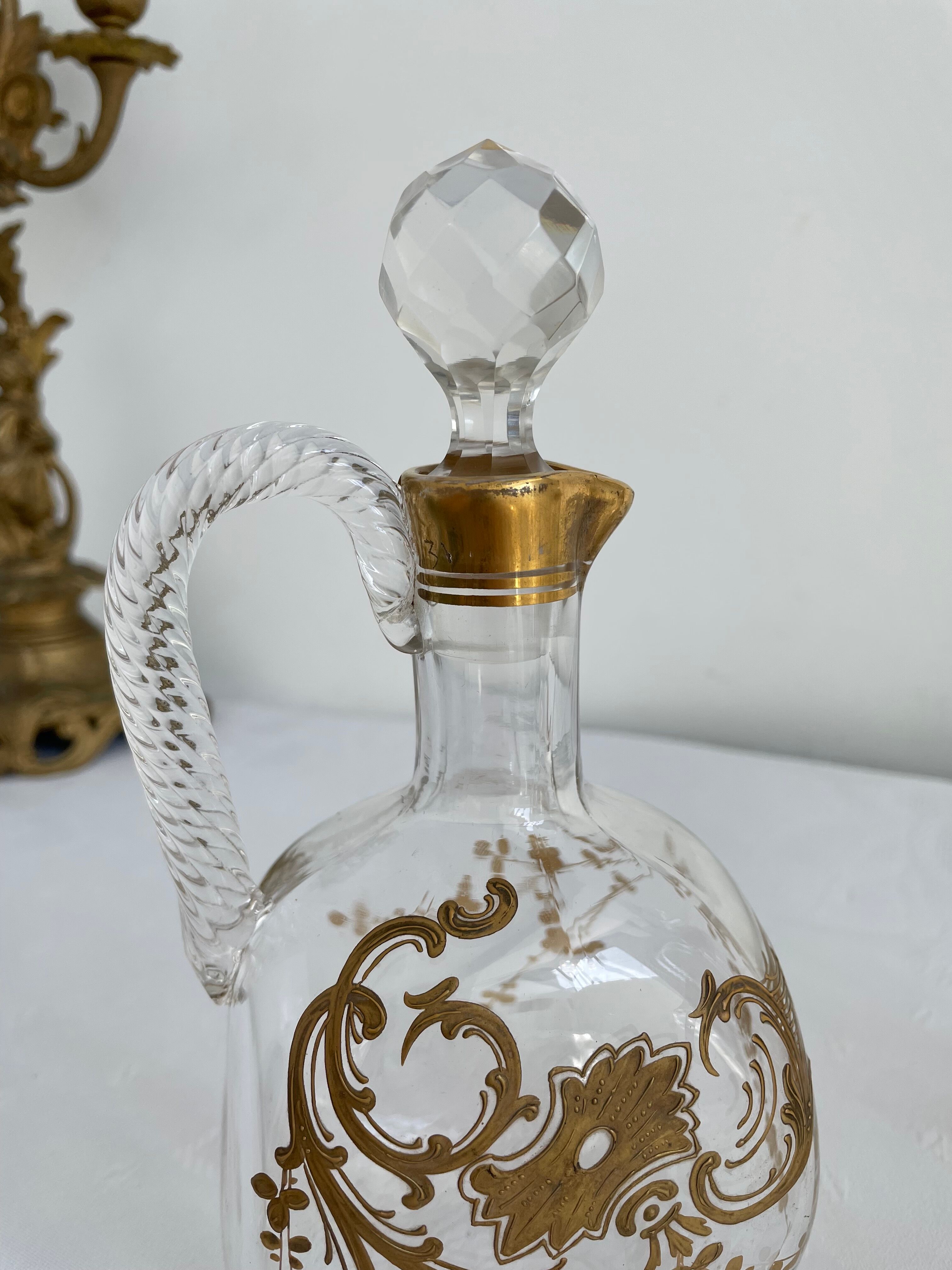 Paire de carafes Cristallerie Baccarat cristal blanc peint à l'or fin, Art Nouveau, 1900