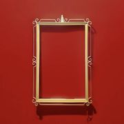 Miroir mural Hollywood Regency en laiton doré - 70 x 46 cm