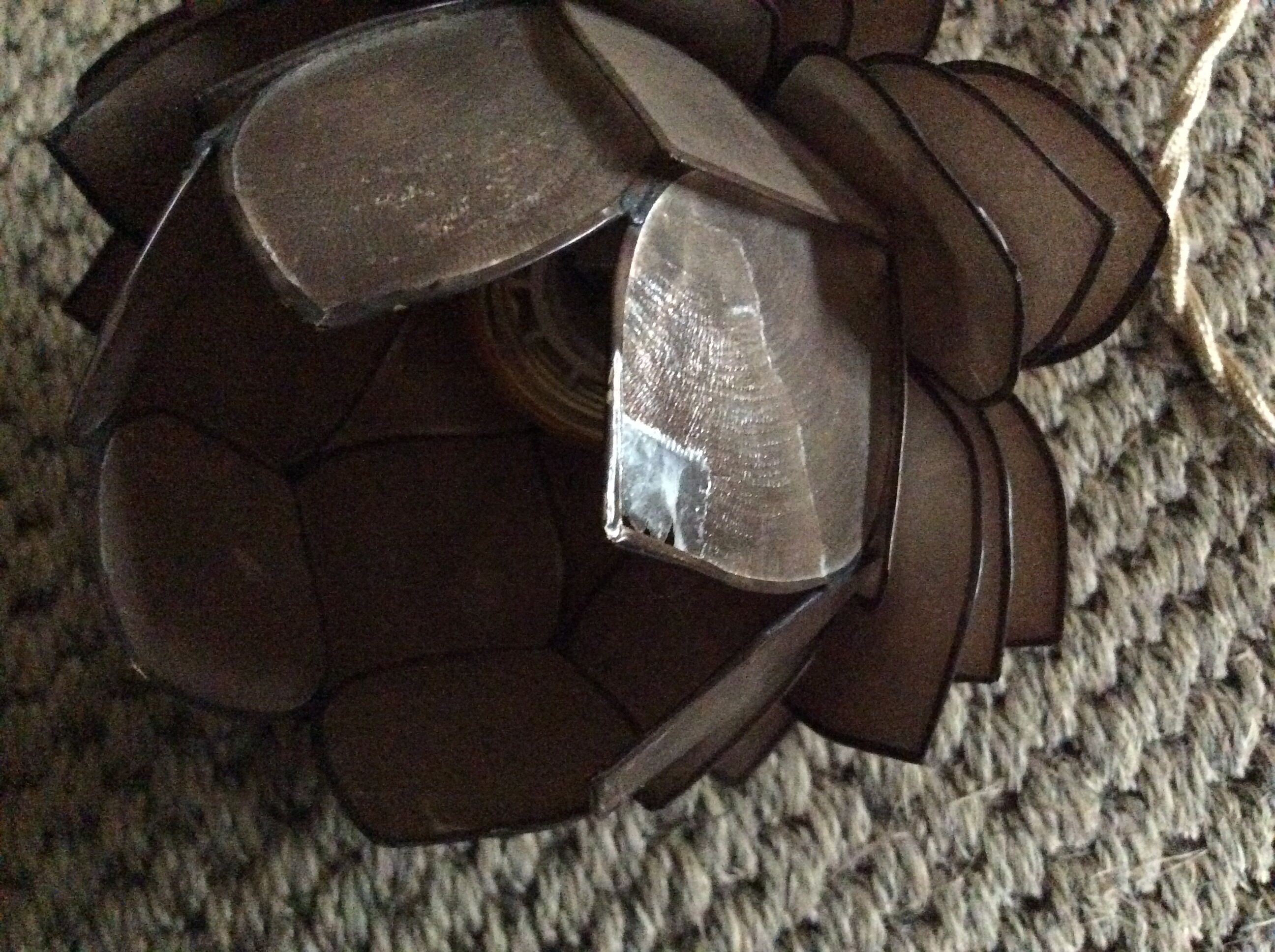 Mother-of-pearl suspension