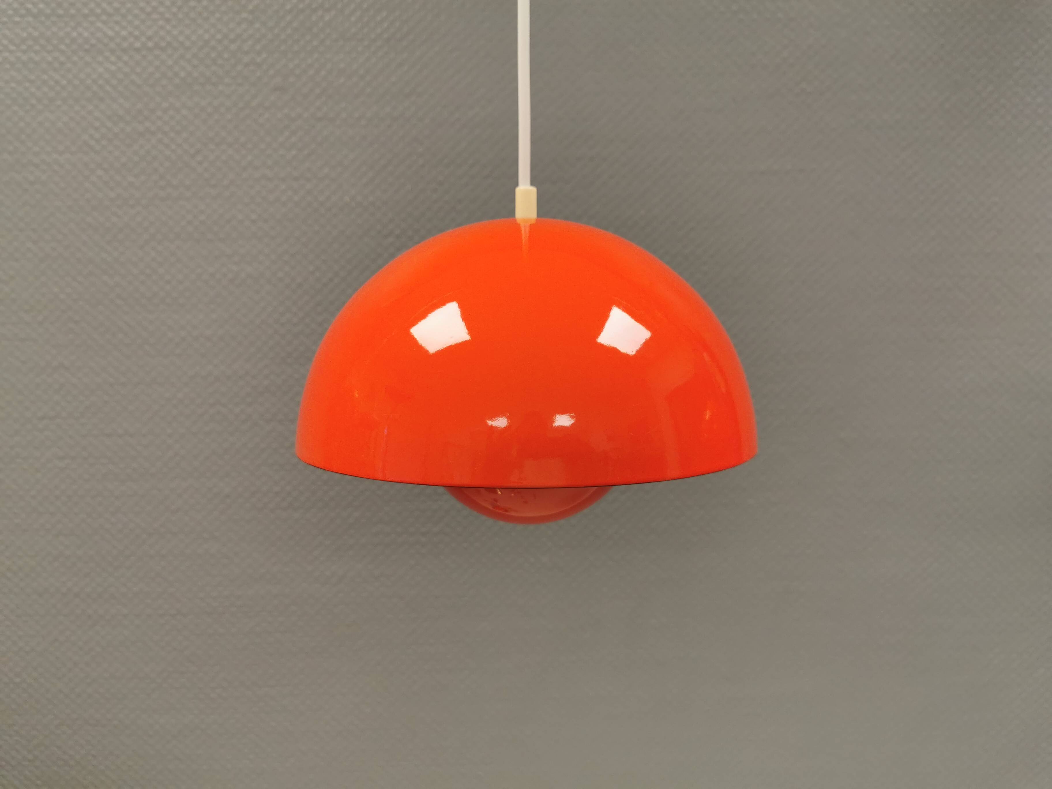 Suspension Flowerpot vp1 originales, conçue par Verner Panton.