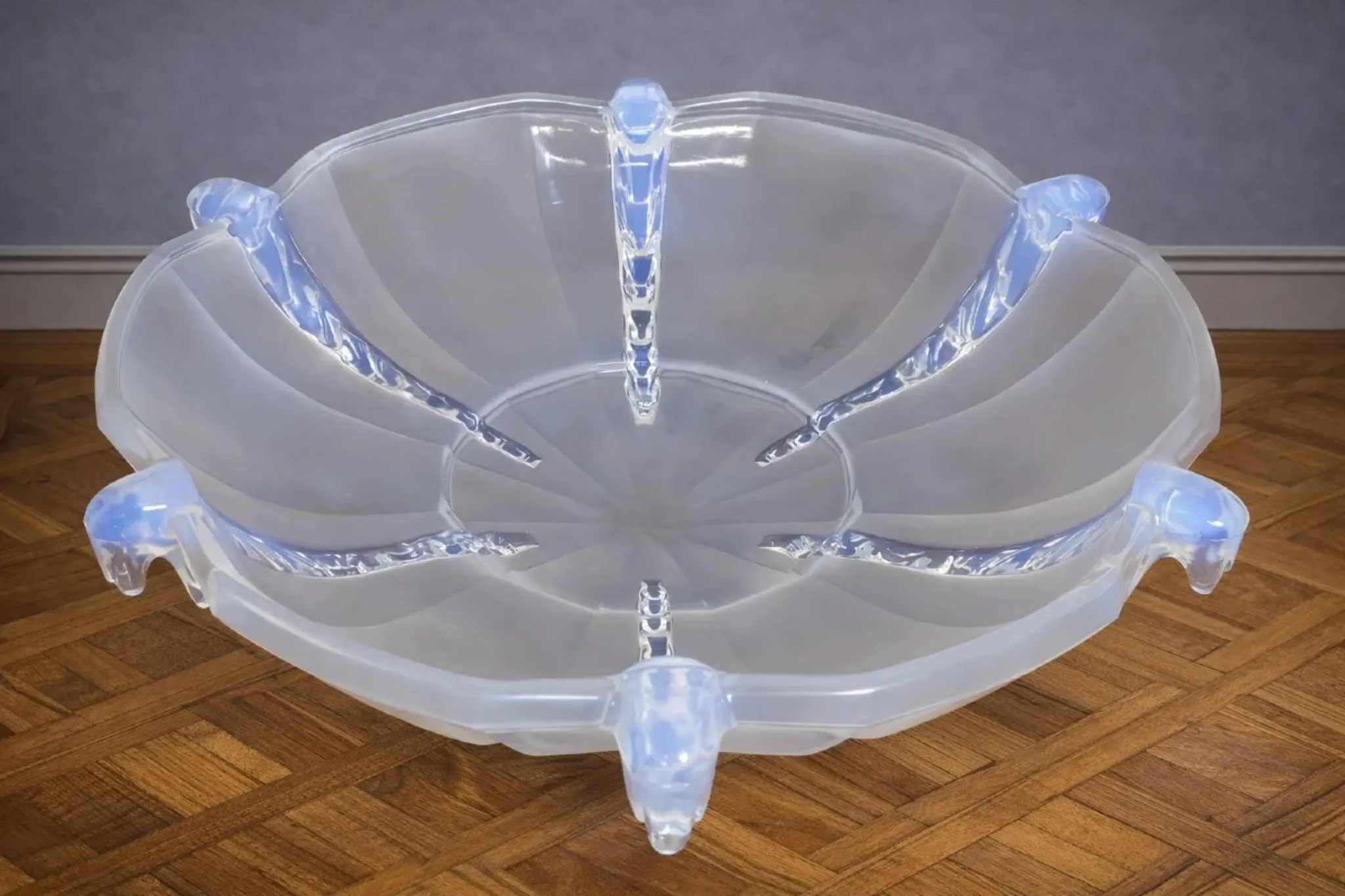 Centre de table en verre opalescent – Art Déco