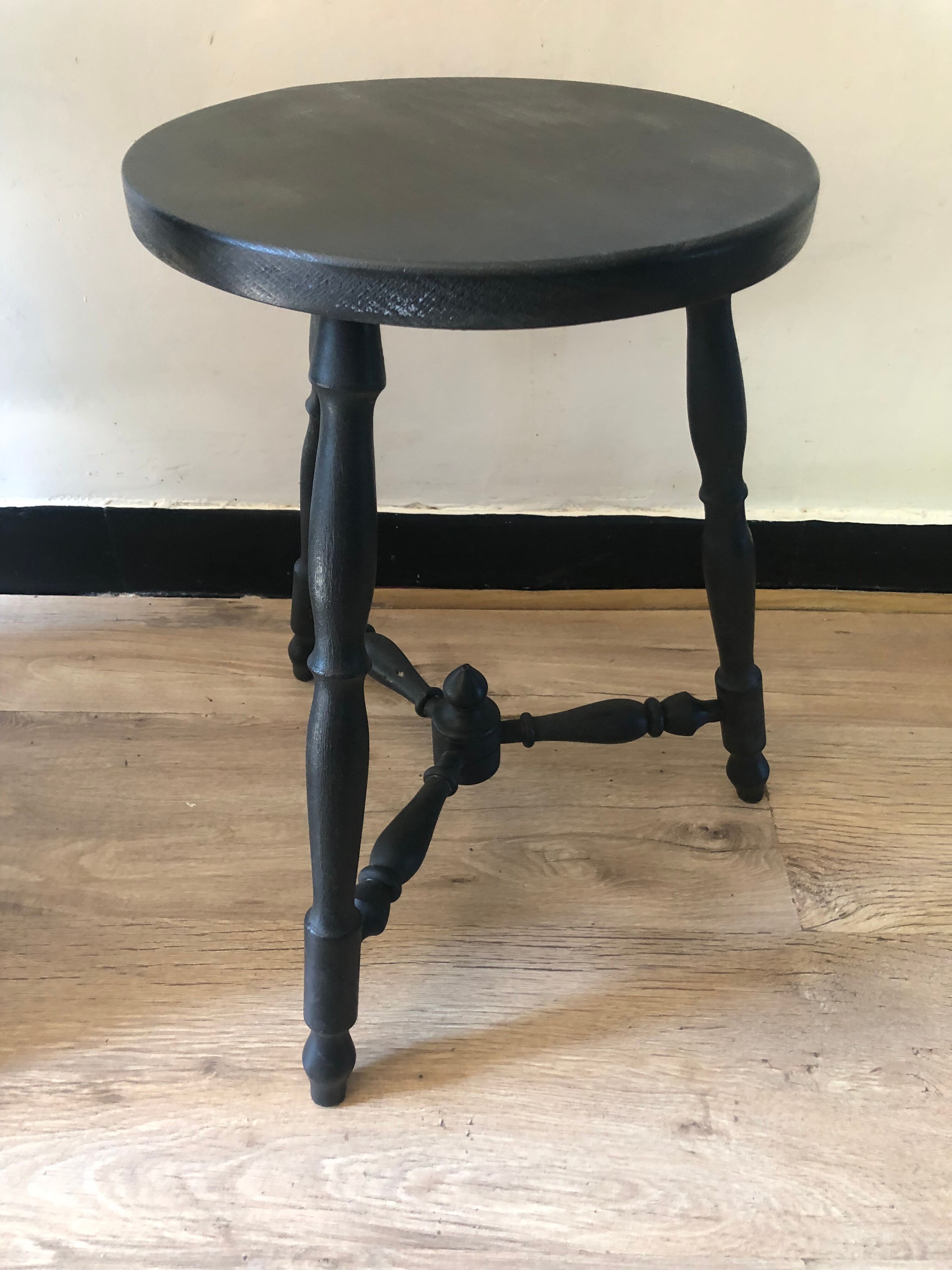 Tripod stool