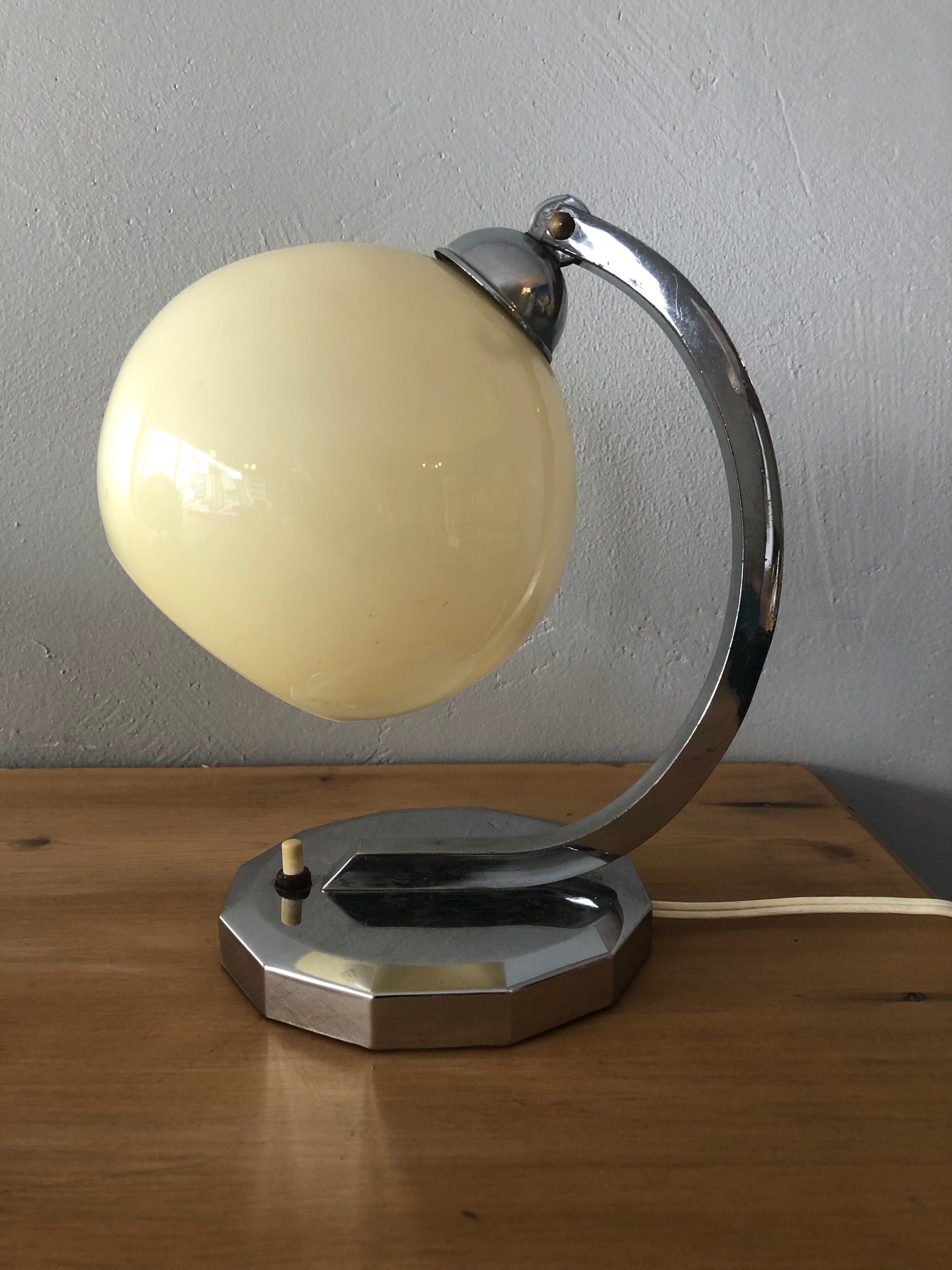 Art deco lamp