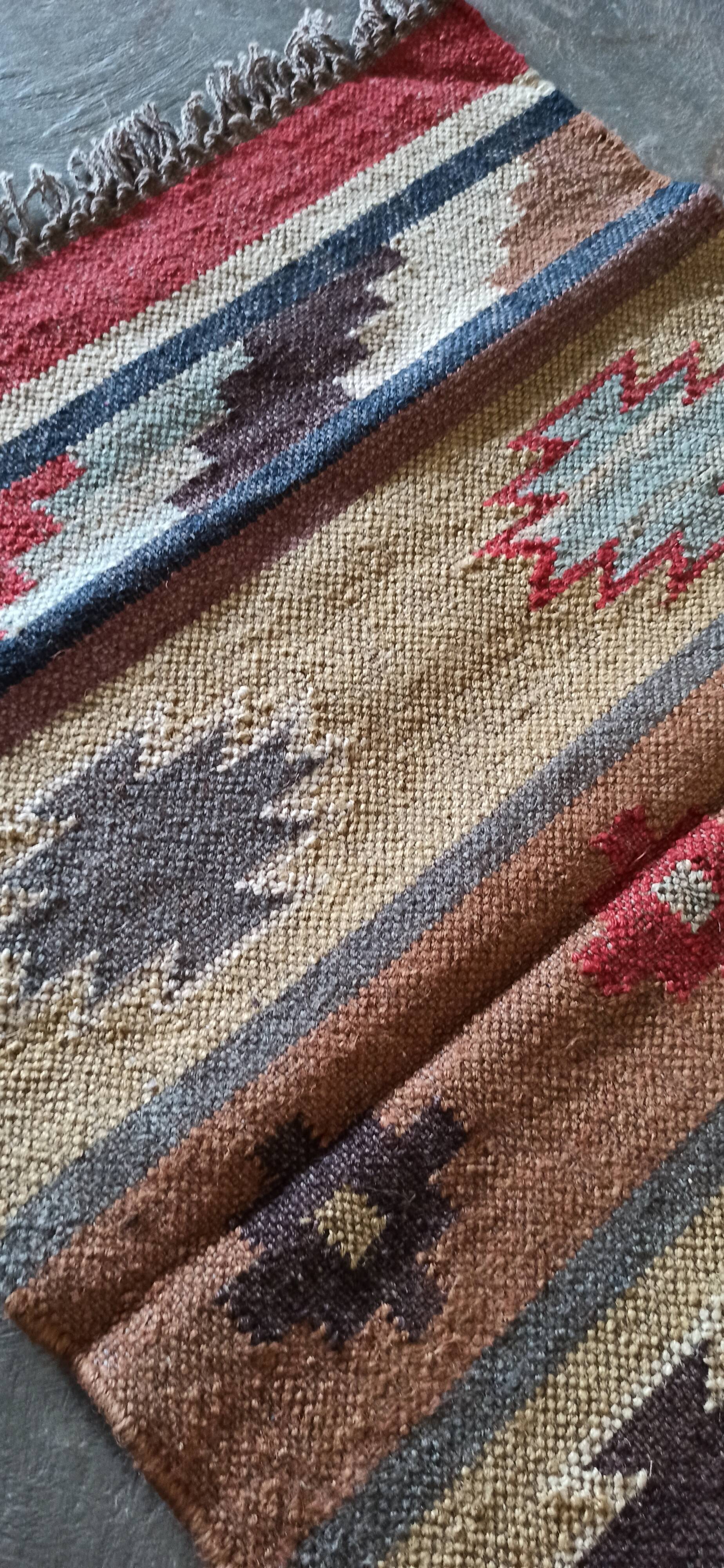 Kilim carpet in burlap and cotton. 60cm x 100cm