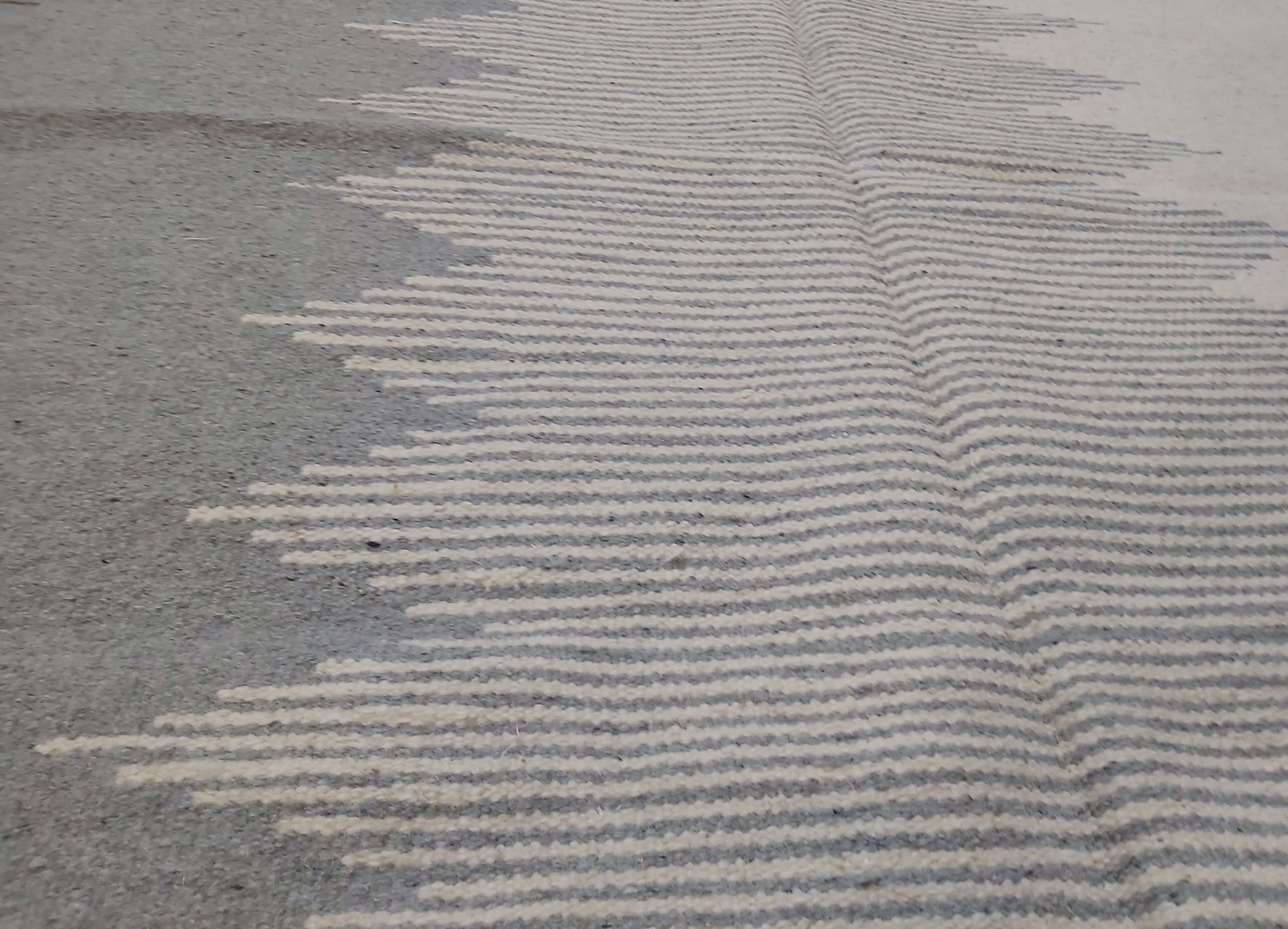 Traditional handmade gray carpet in pure wool 151x204cm