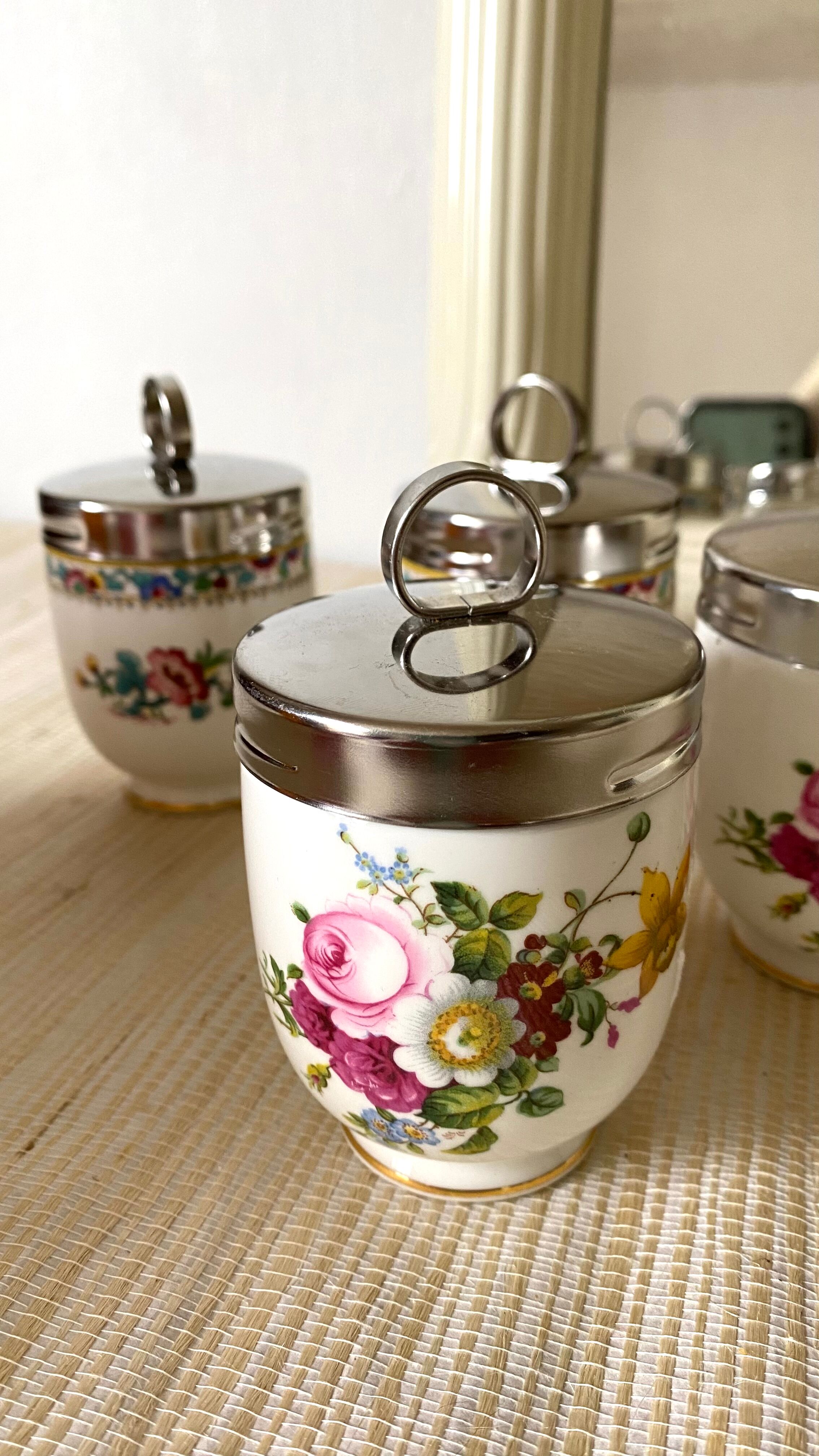 English porcelain pots cooked-egg