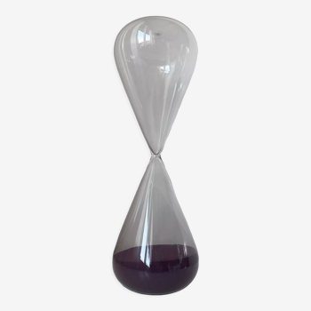 Glass hourglass