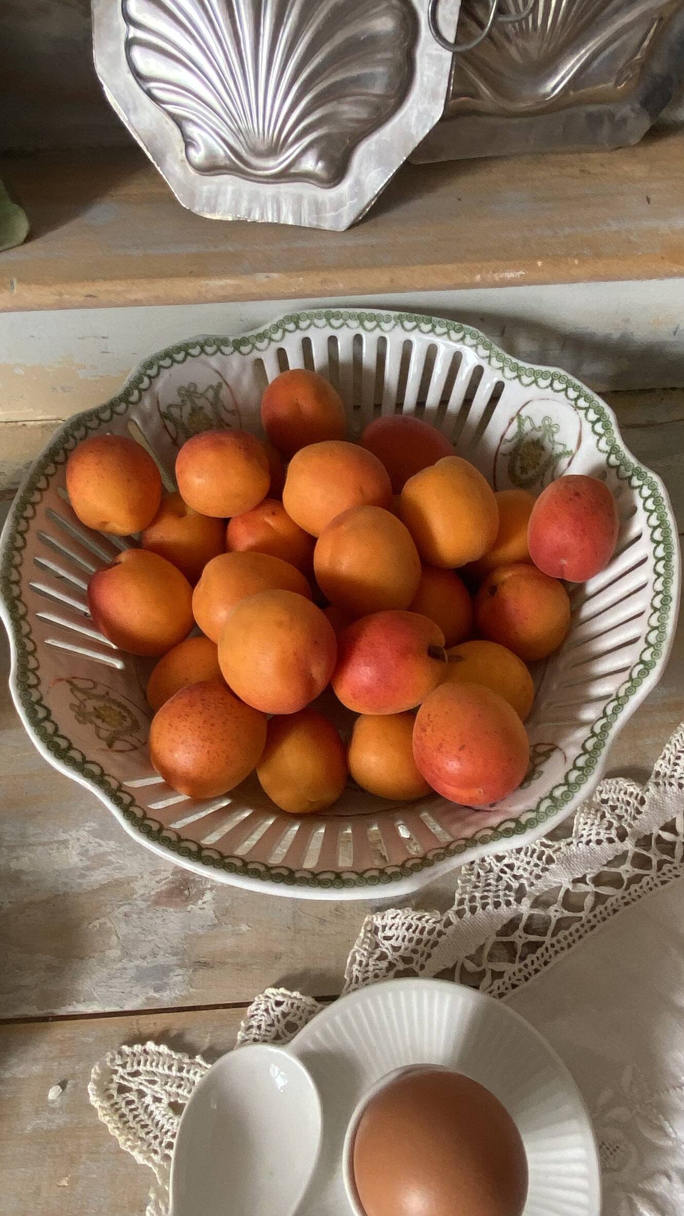 Coupe à fruits en porcelaine ajourée