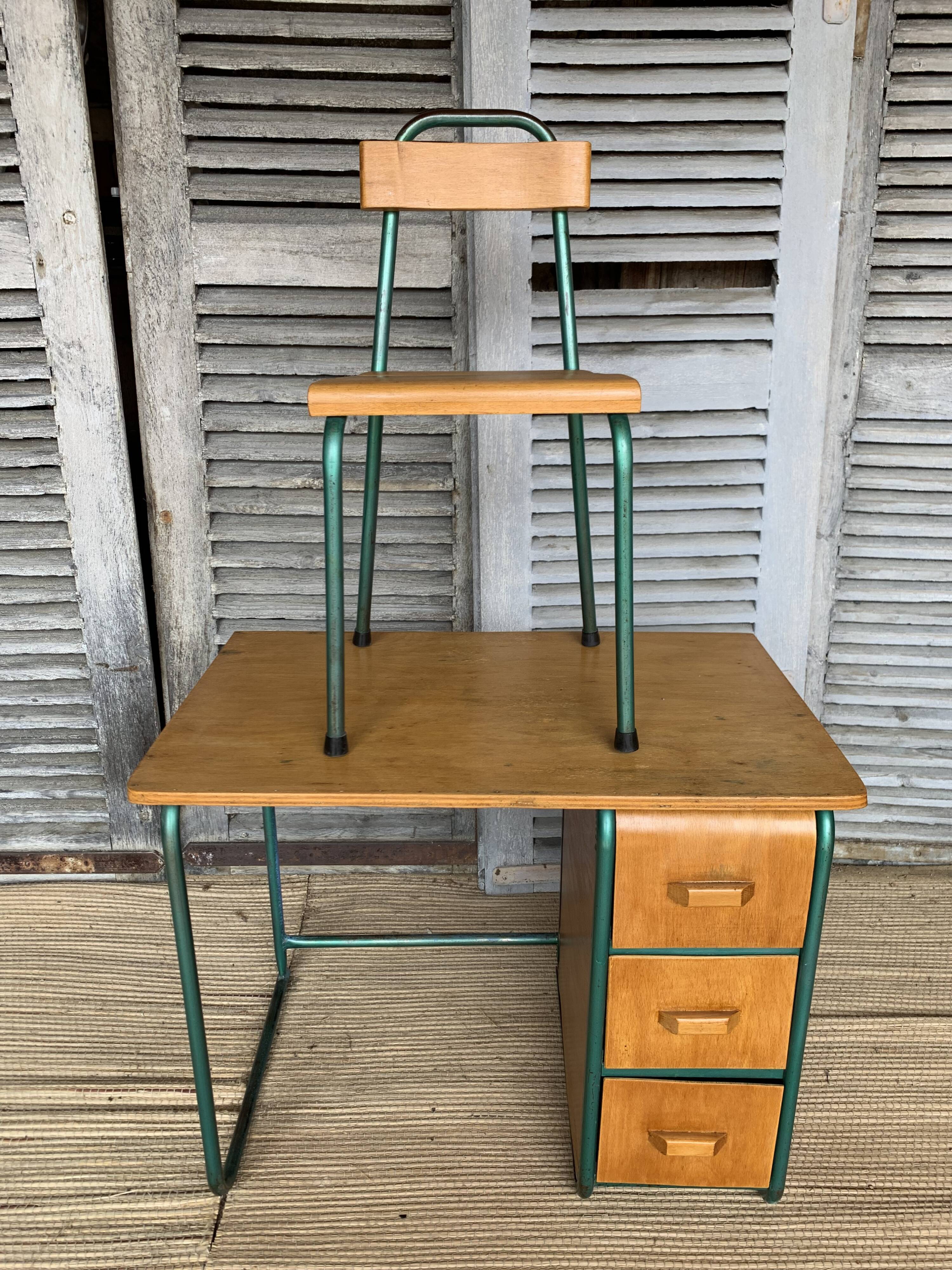 Bureau et chaise d’enfant des années 50