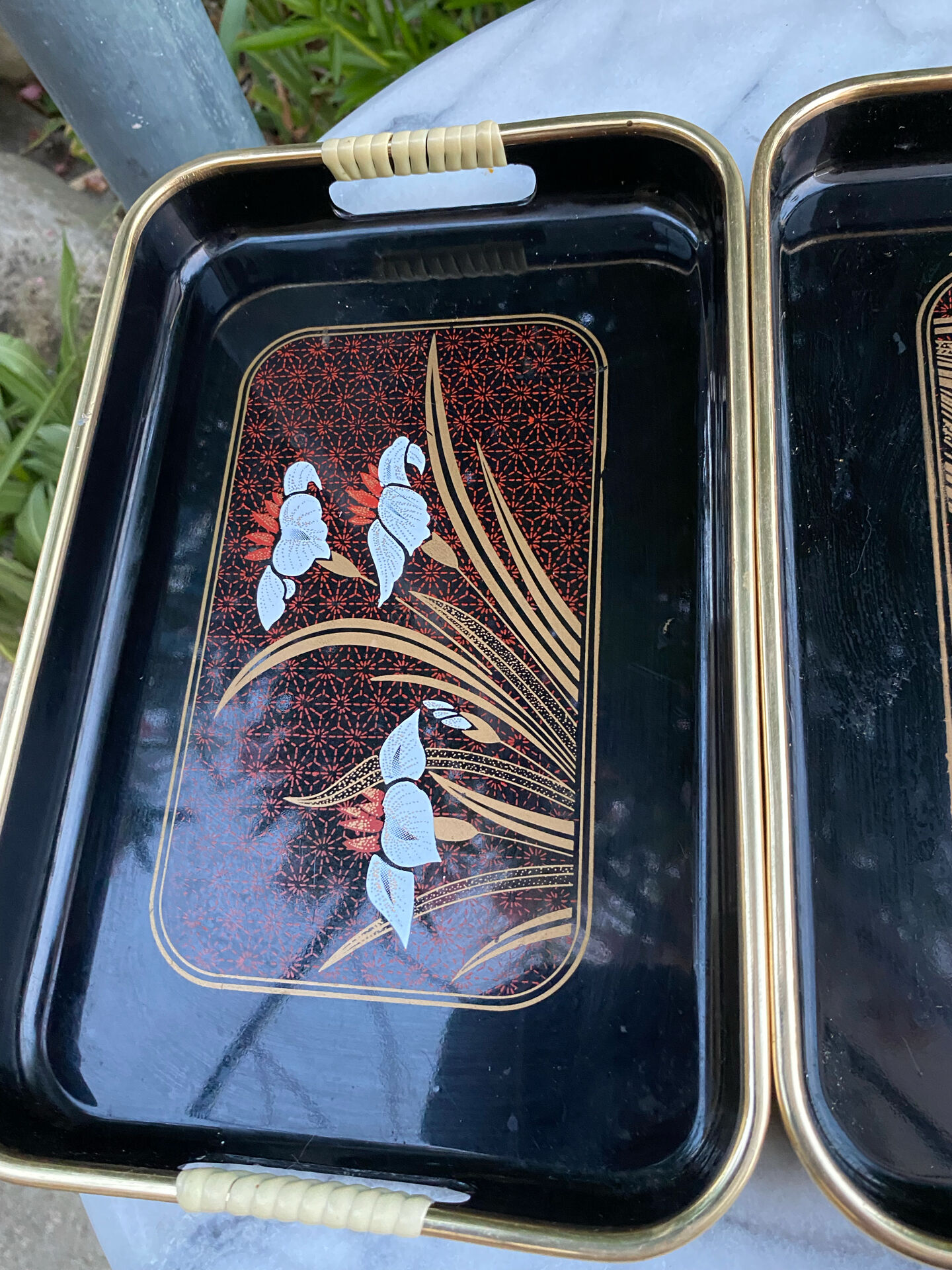 Vintage lacquered nesting tables duo – Floral decor and scoop handles.