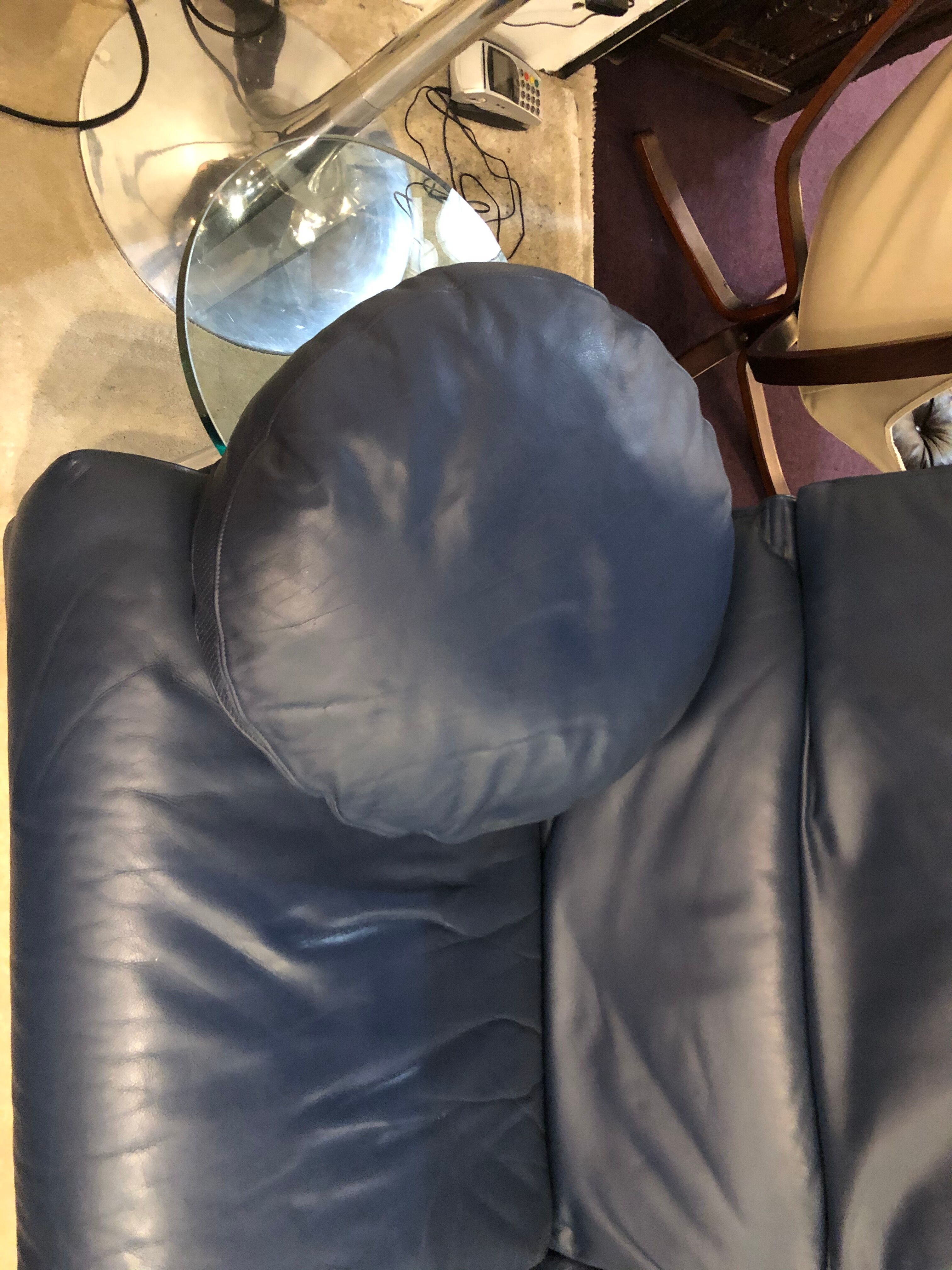 Paolo Piva's Italian leather sofa with rotating round glass shelves, 1980