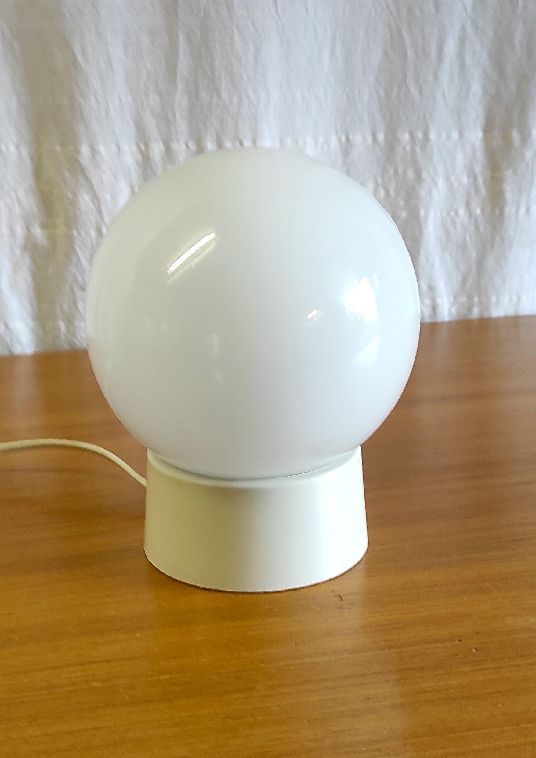 Table lamp white glass globe – 60s/70s