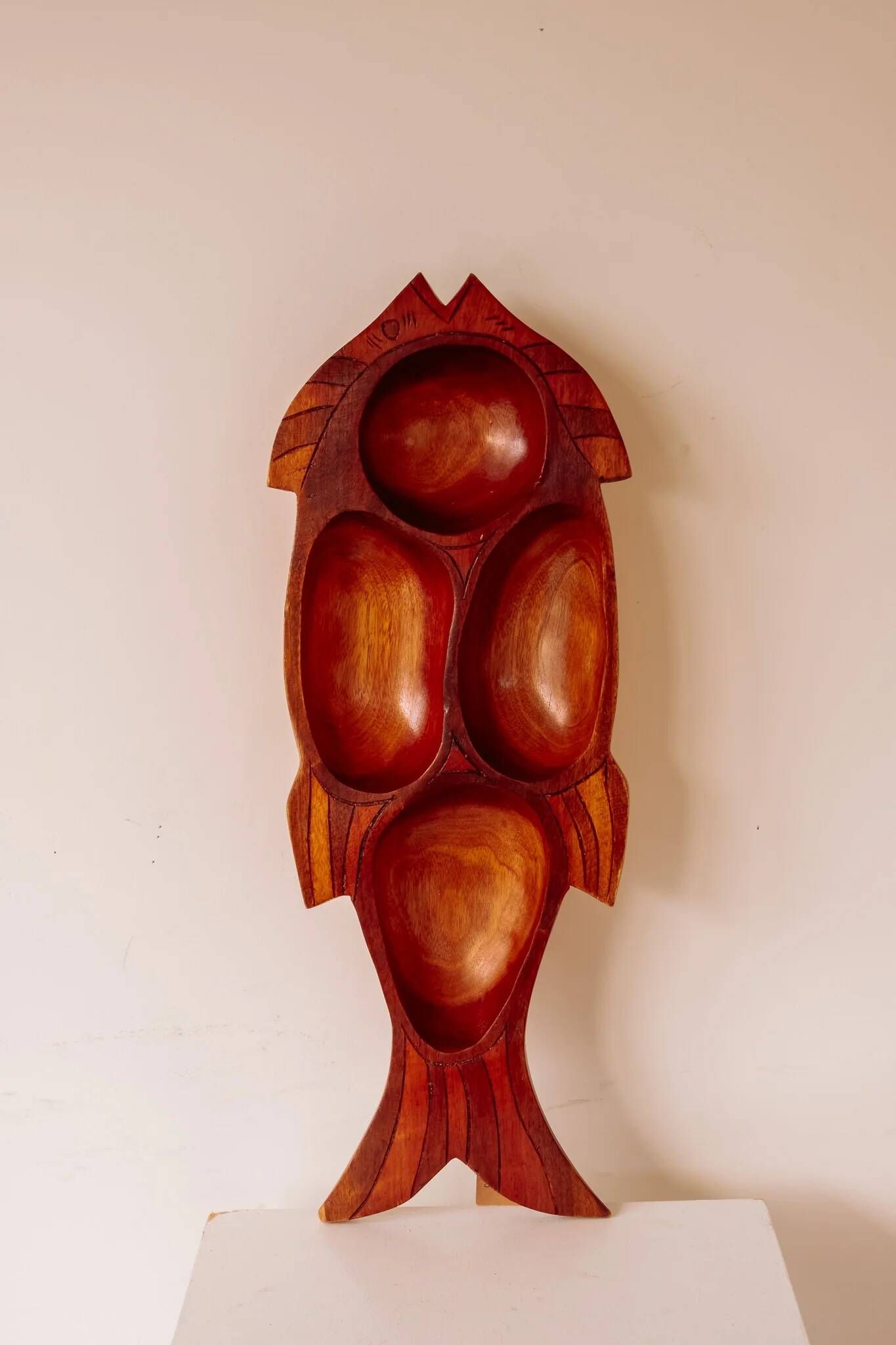 Grande planche apéritive en bois en forme de poisson