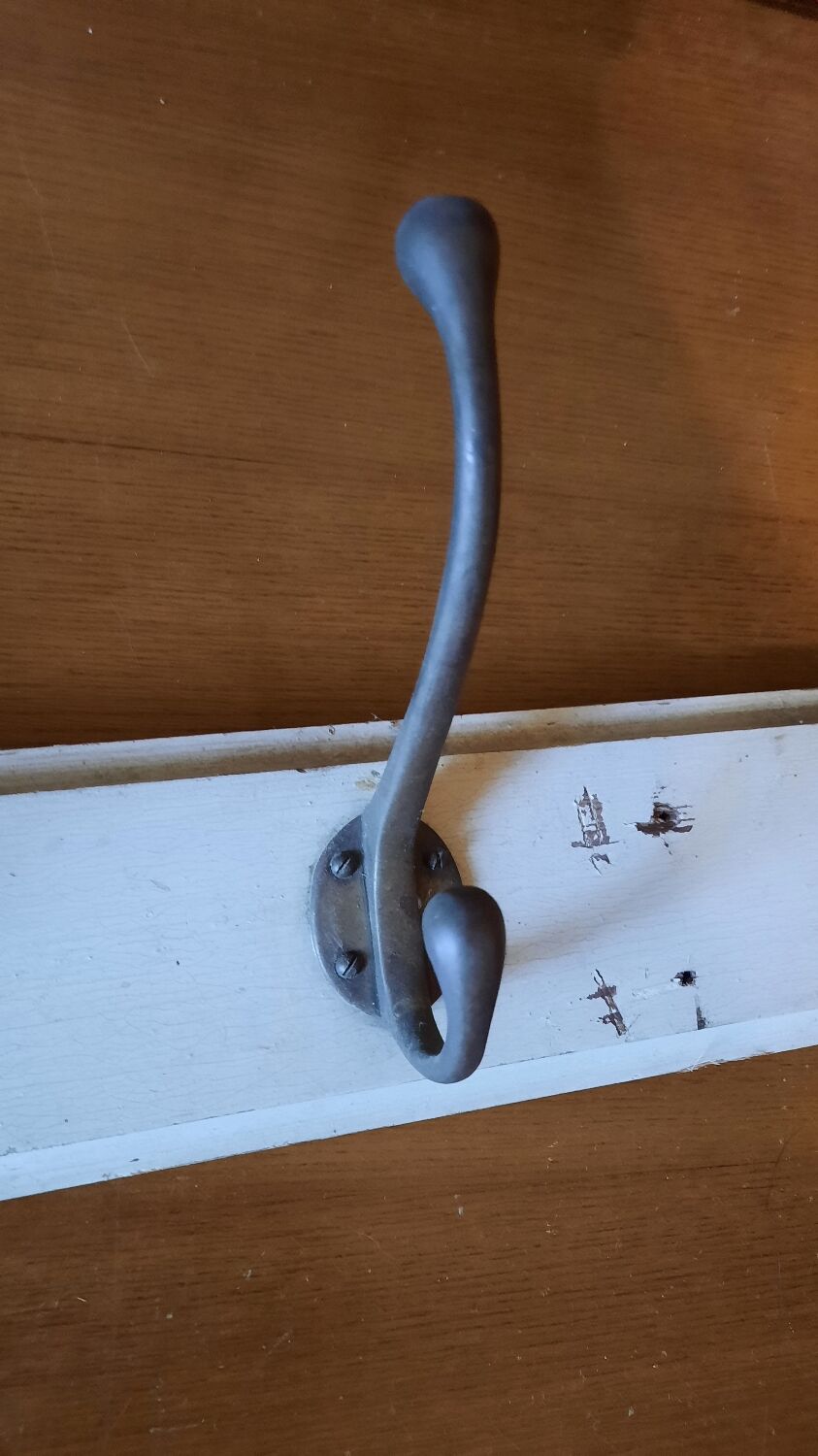 Wall coat rack with 5 hooks