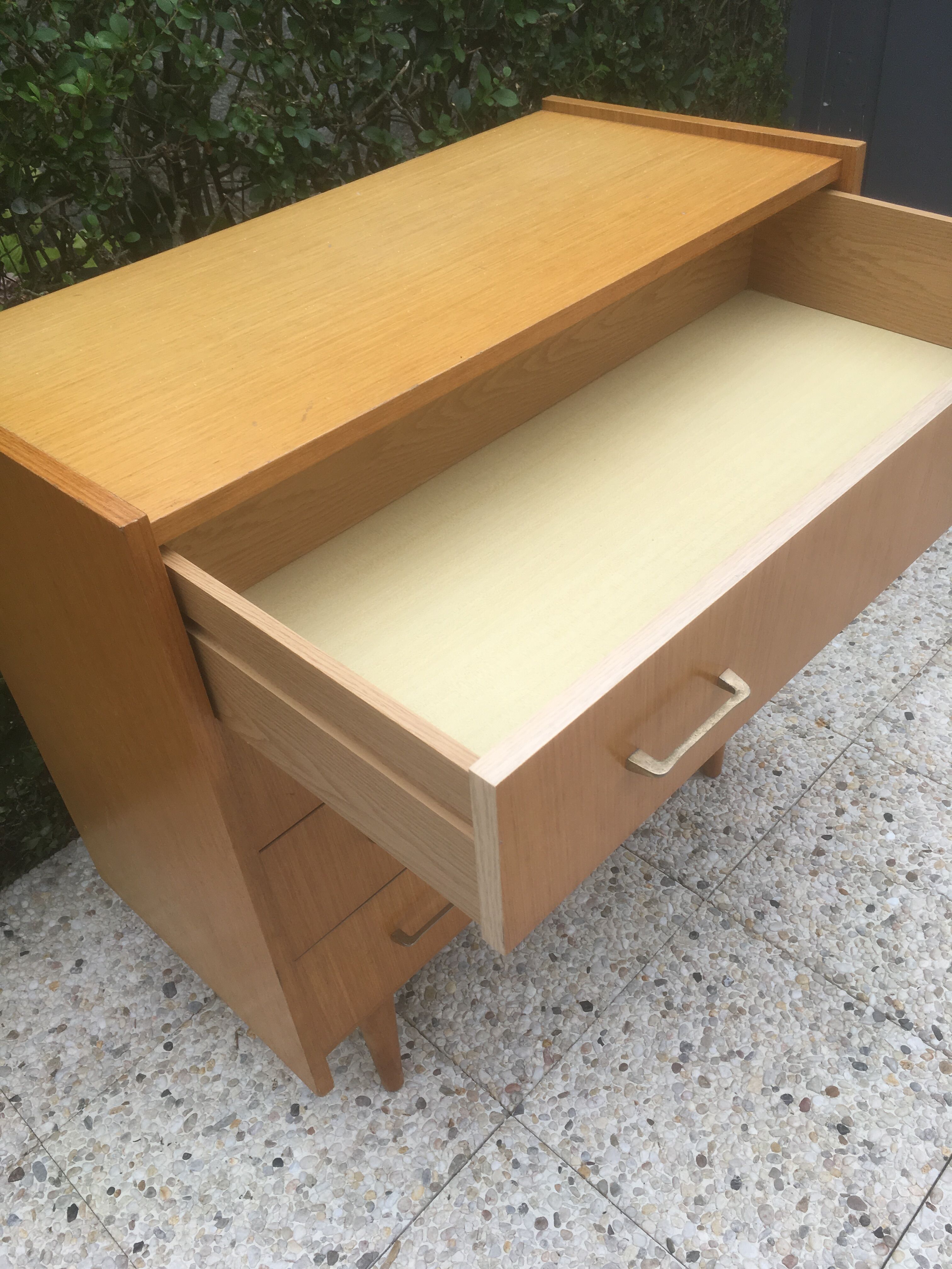 Commode  vintage pieds fuseaux