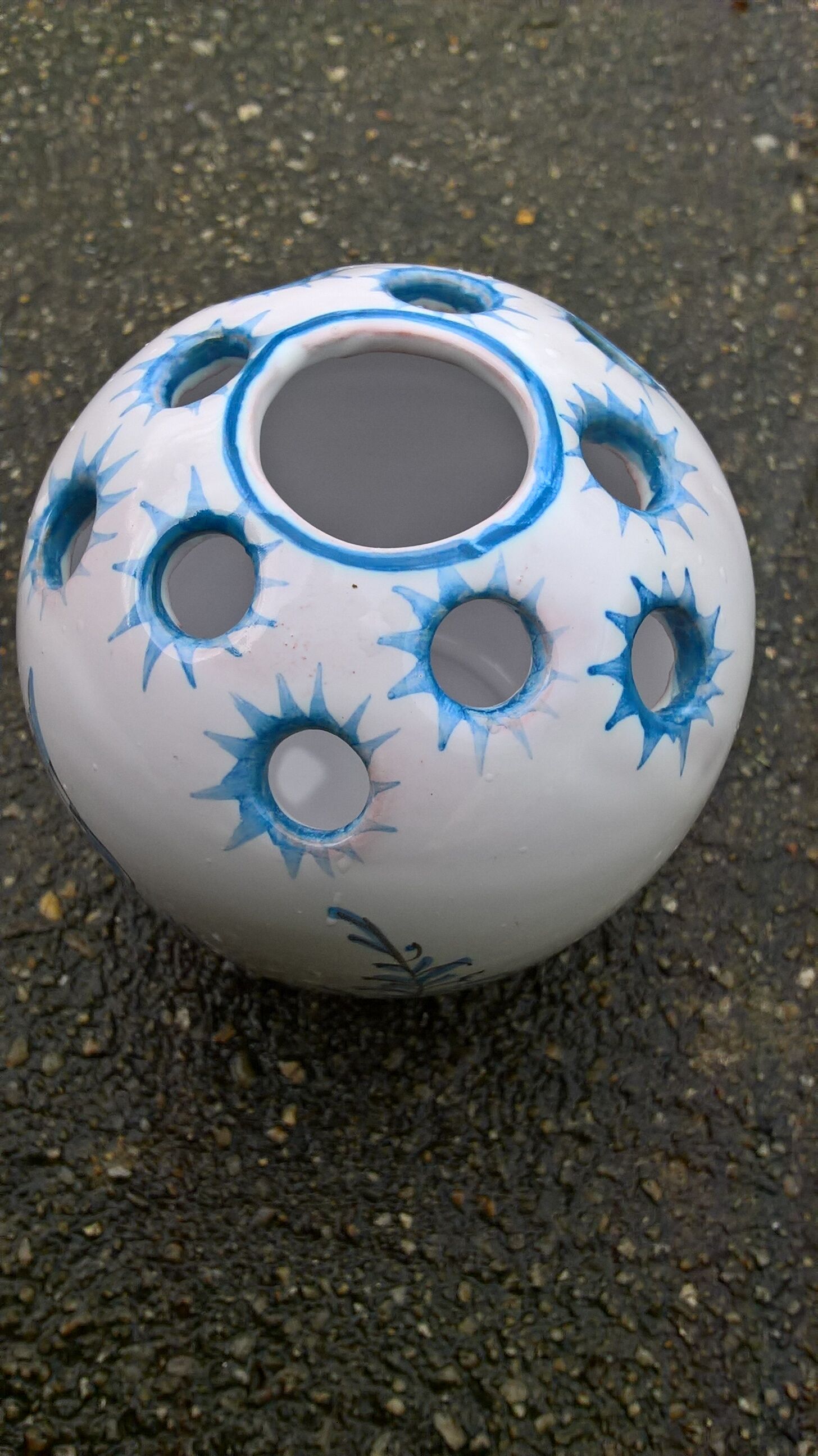 Moustiers flower spades