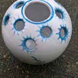 Moustiers flower spades