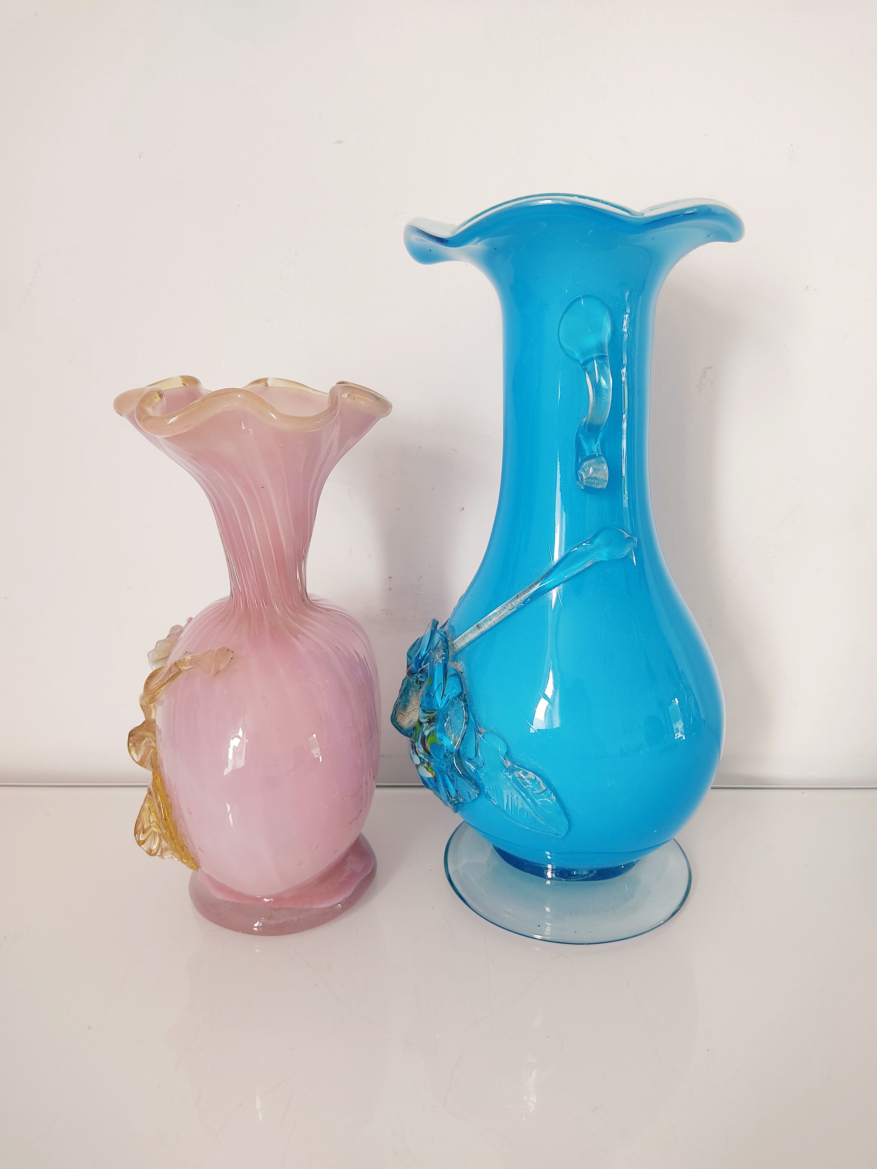 Ensemble de deux vases de Murano fleurs en relief