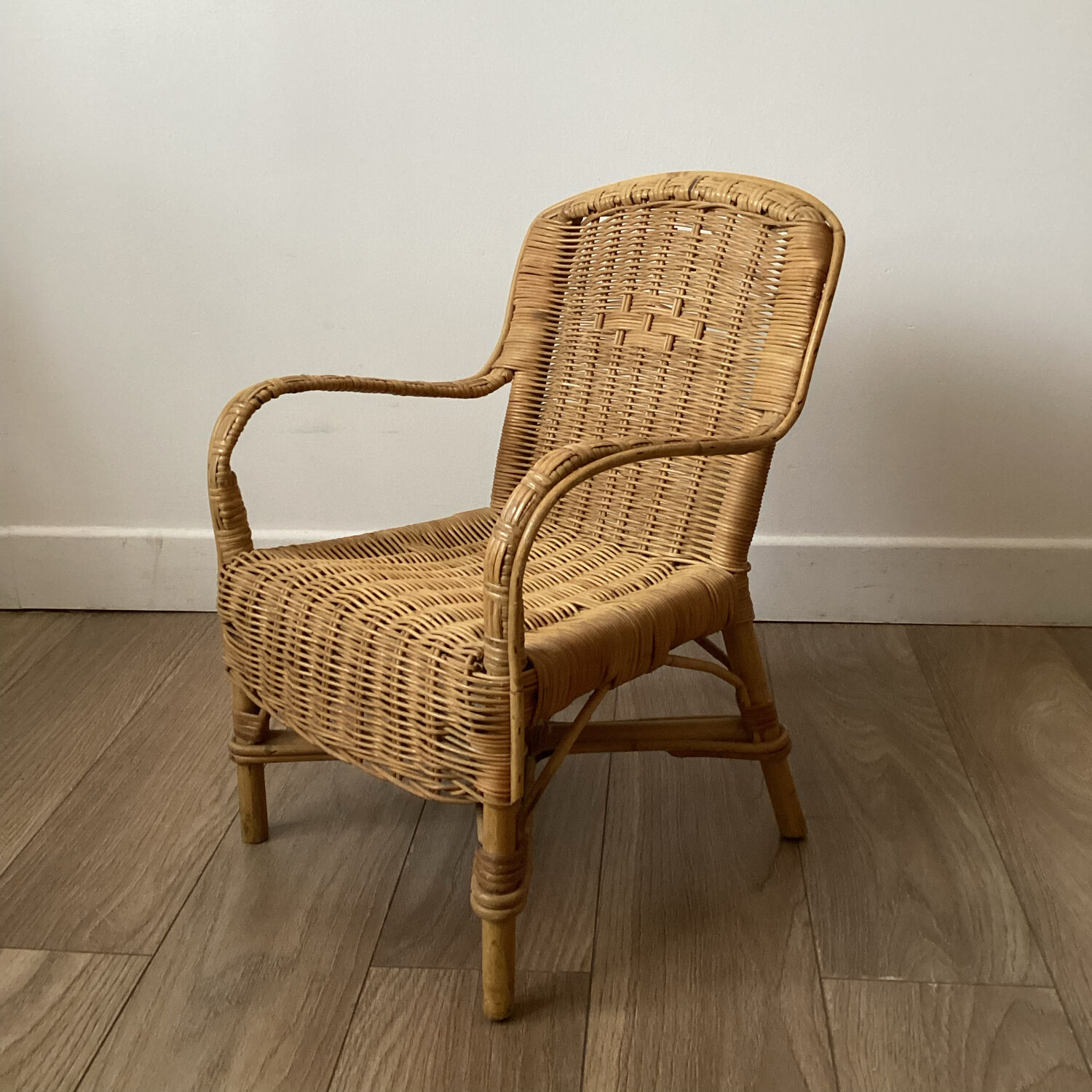 Children's chair in woven wicker