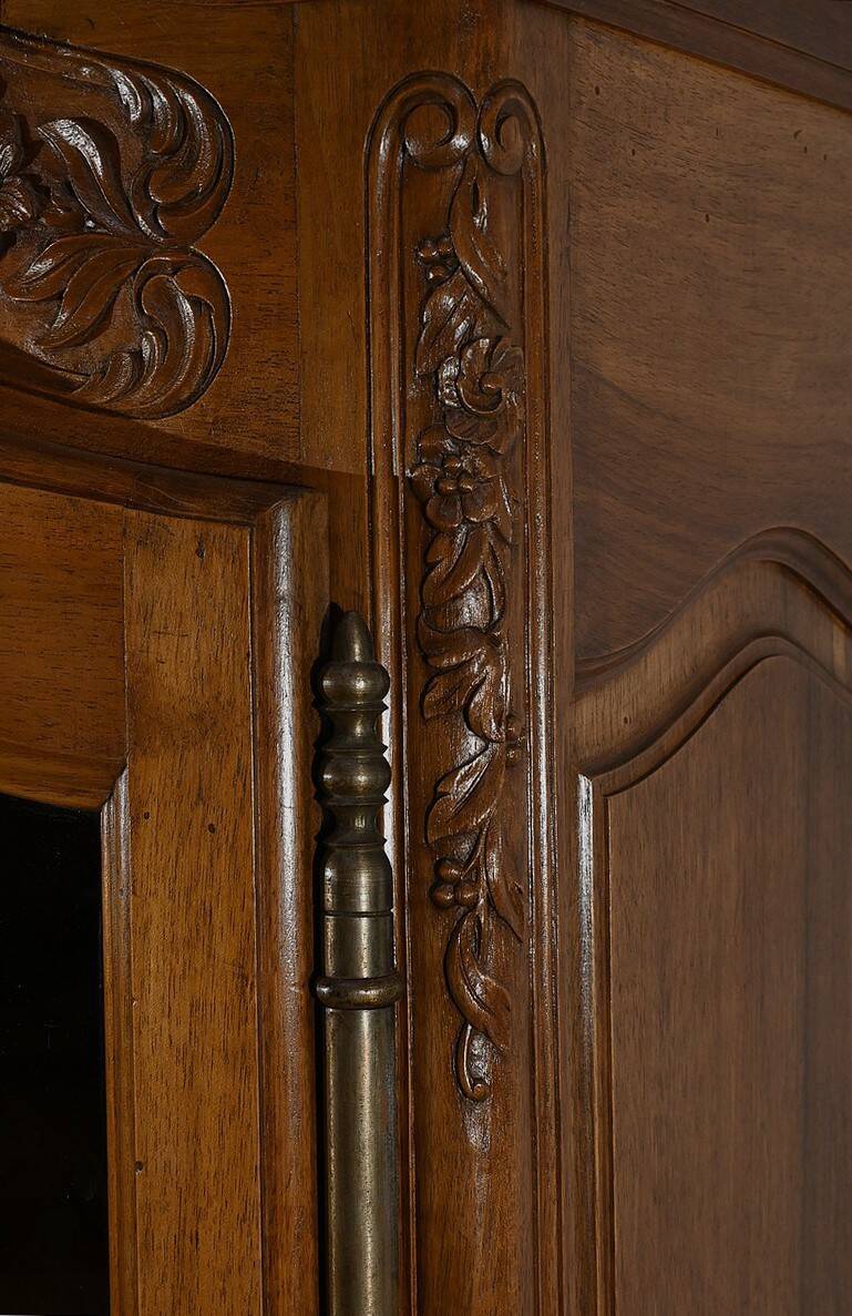 Walnut Display Cabinet, Louis XV Style – Late 19th Century