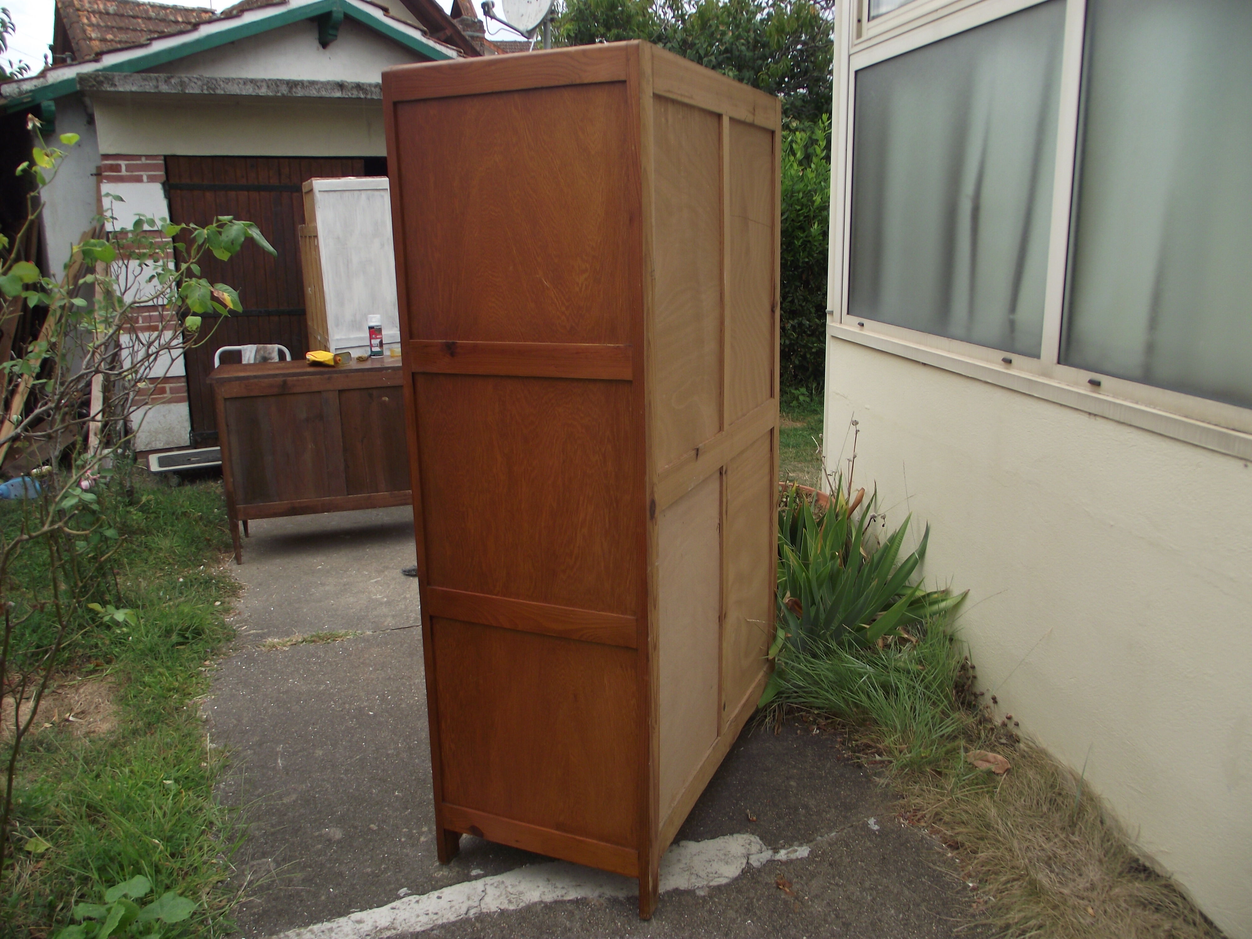 Parisian wardrobe from the 50s.