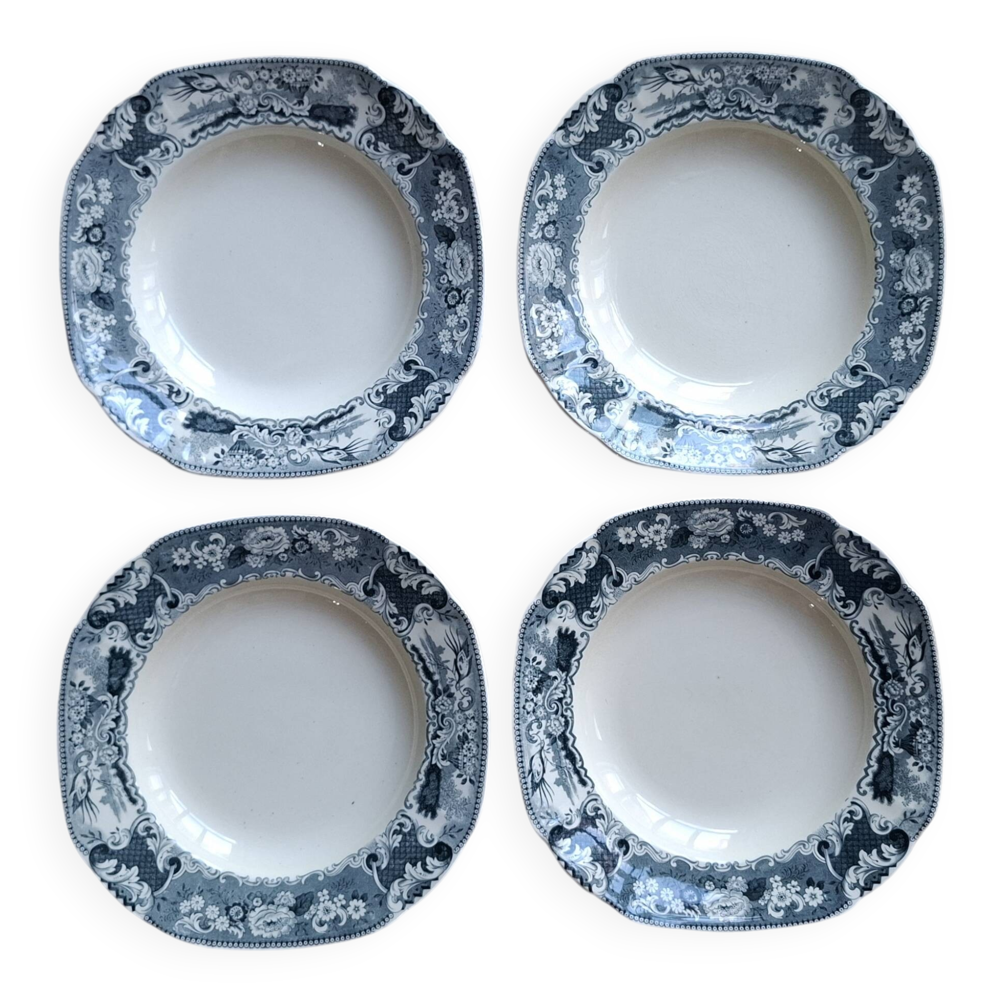 4 large Victoria Maestricht plates