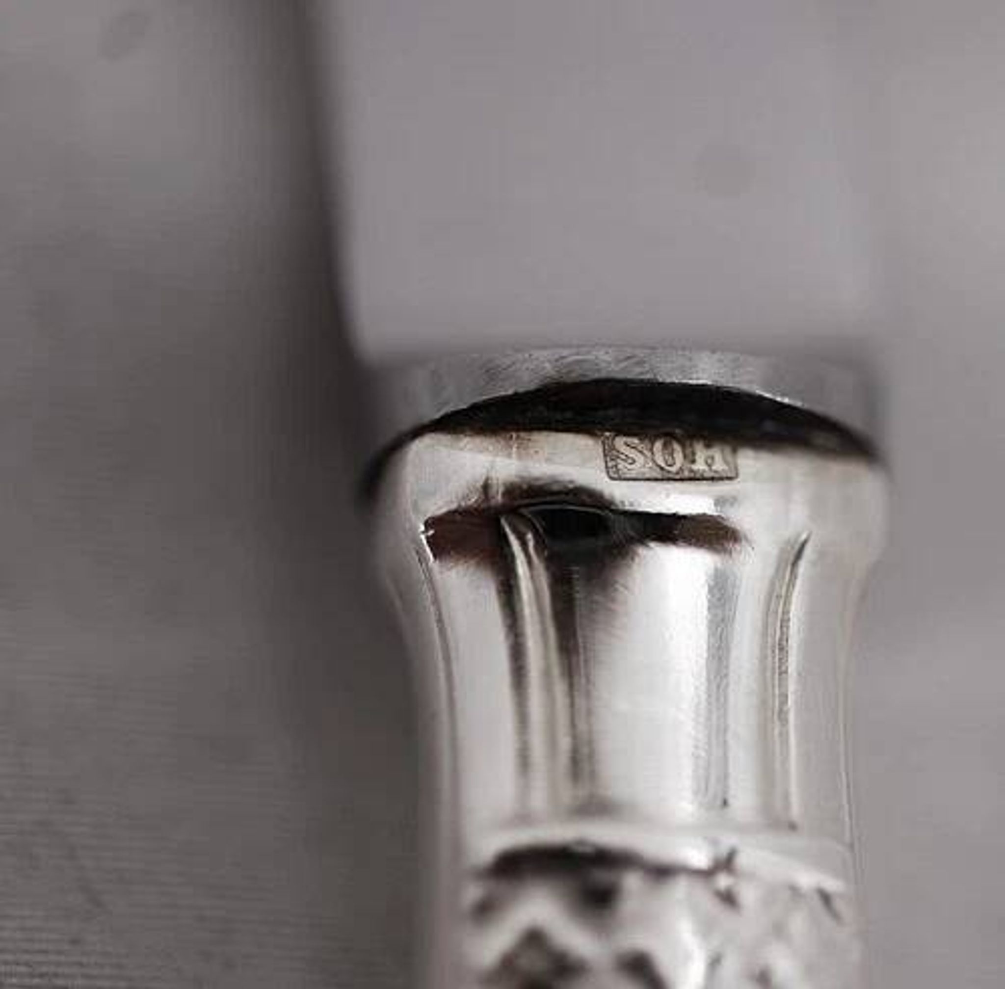 12 dessert, cheese, and hors d'oeuvre knives Grand Prix, Art Deco in silver-plated metal.