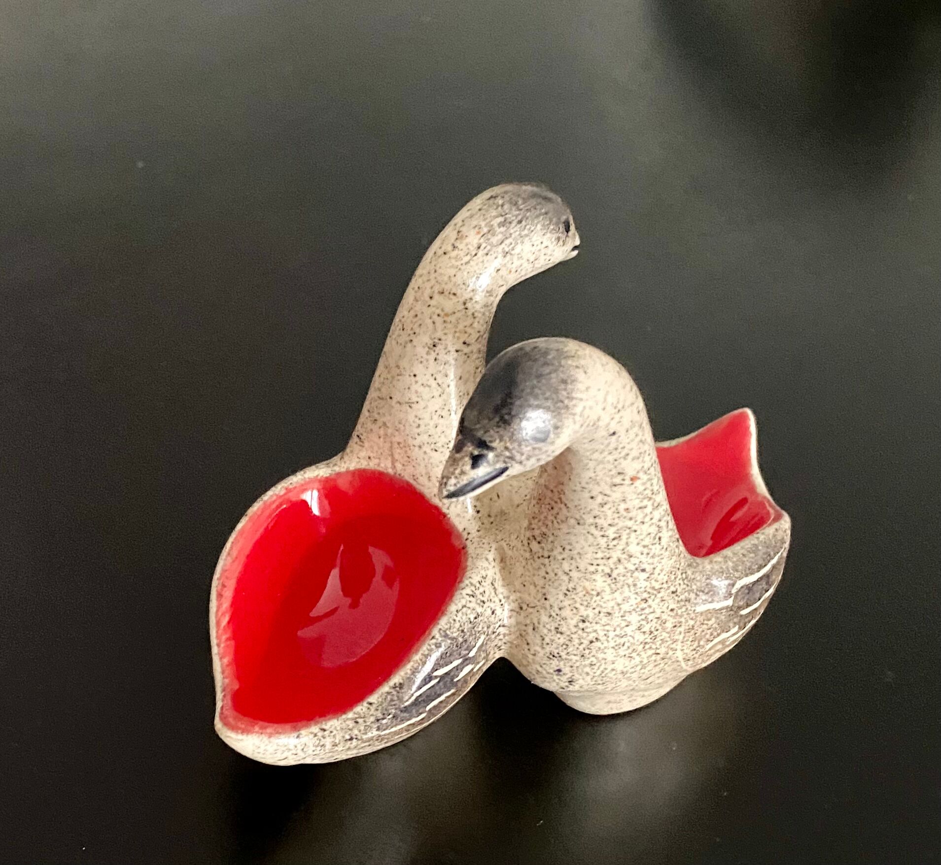 Duo goose-shaped goose and pepper shaker in ceramic