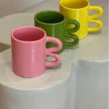 Ceramic mug with wave handle