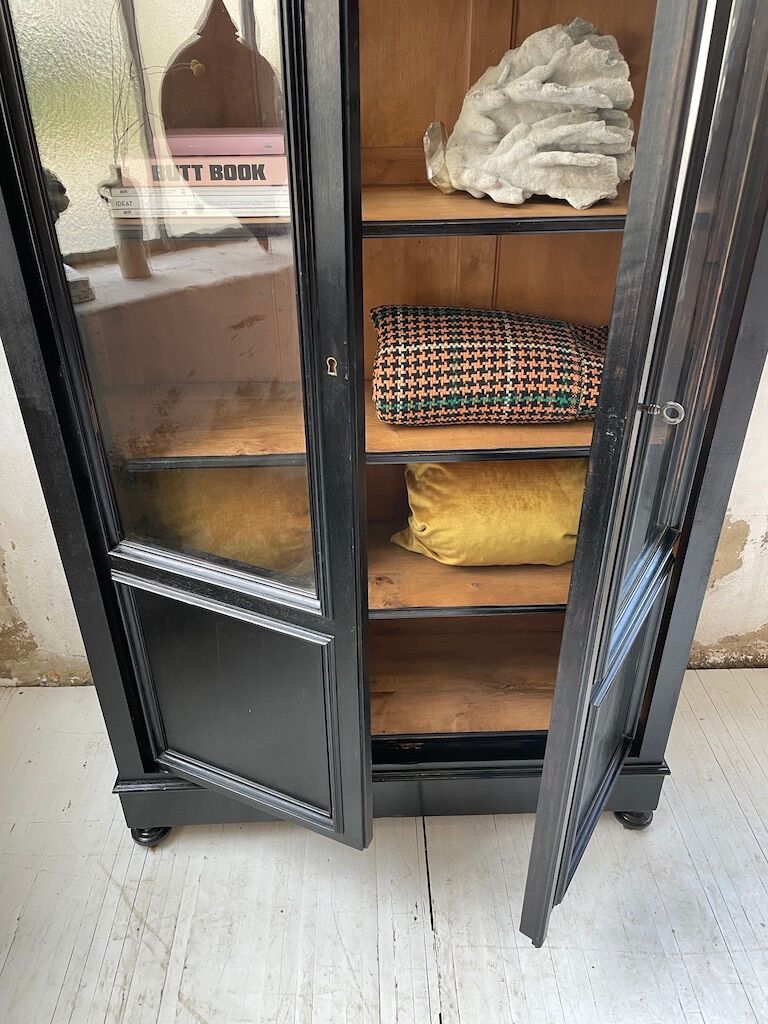 Napoleon 3 walnut window glass cabinet