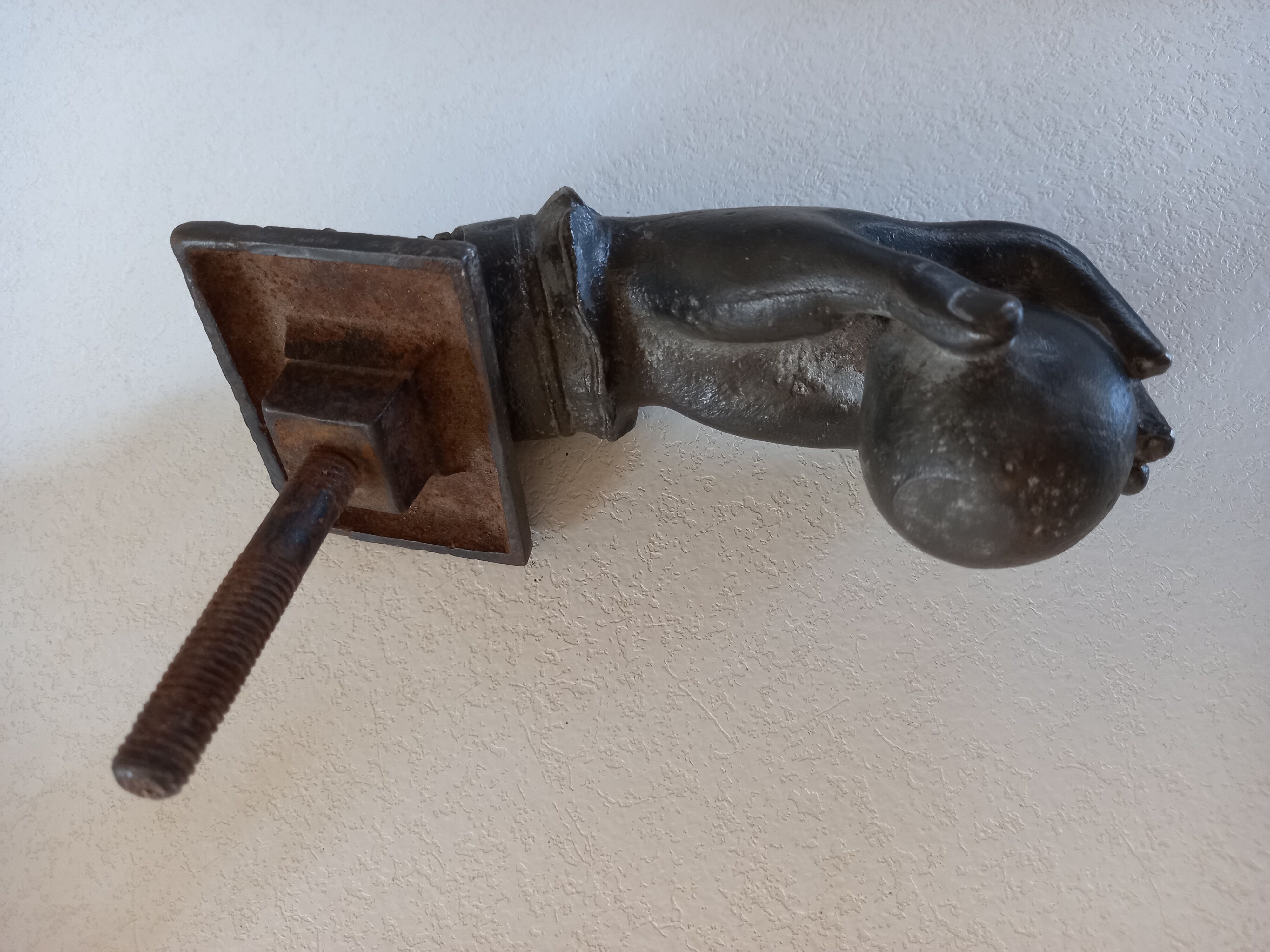 Heurtoir ancien en fonte