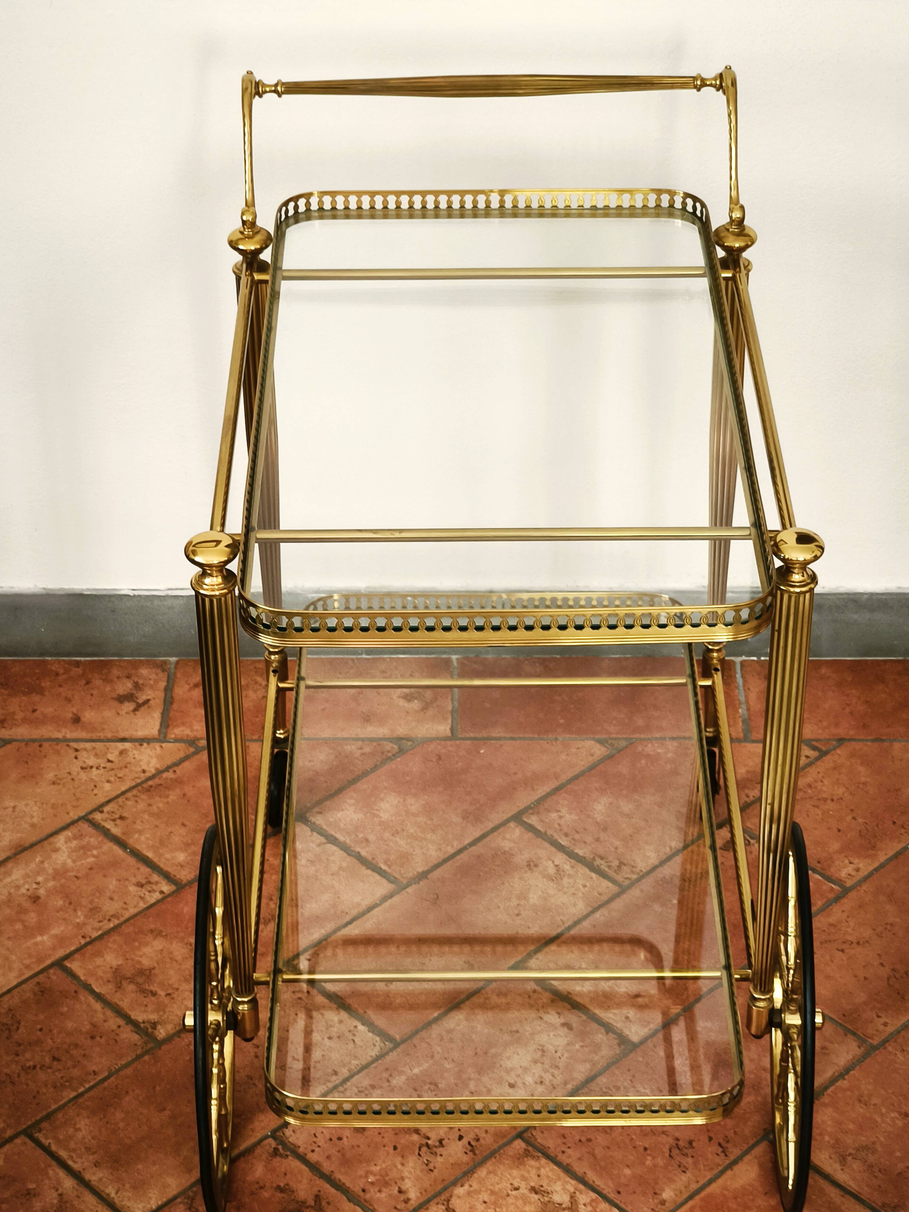 Rolling bar cart in brass and glass, mid-century, Italy
