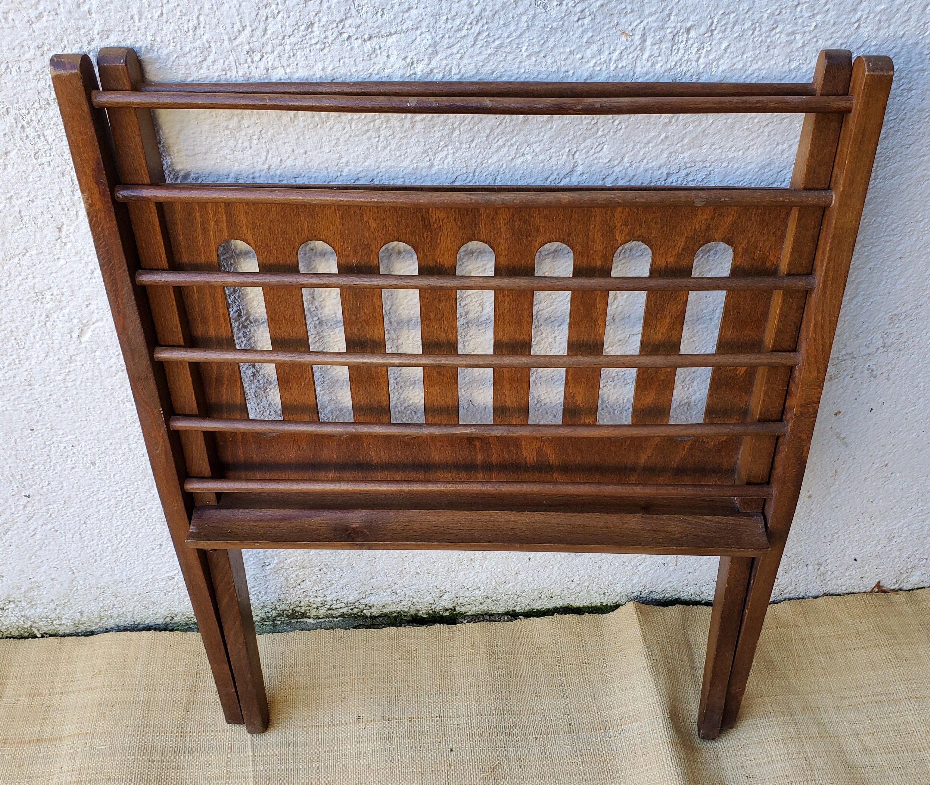 Wood magazine holder