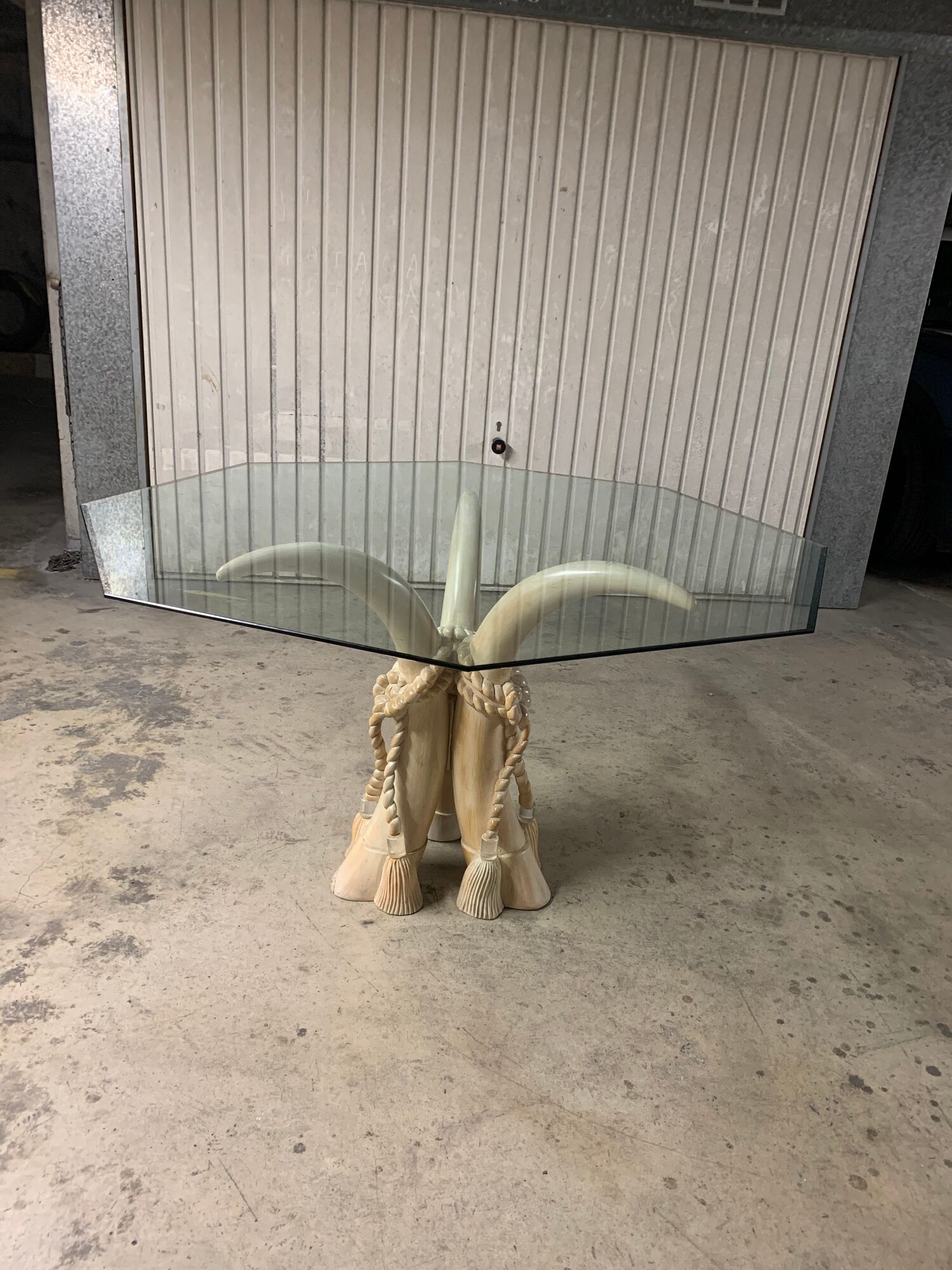 Round table on top of glass base in beige lacquered wood 1970s