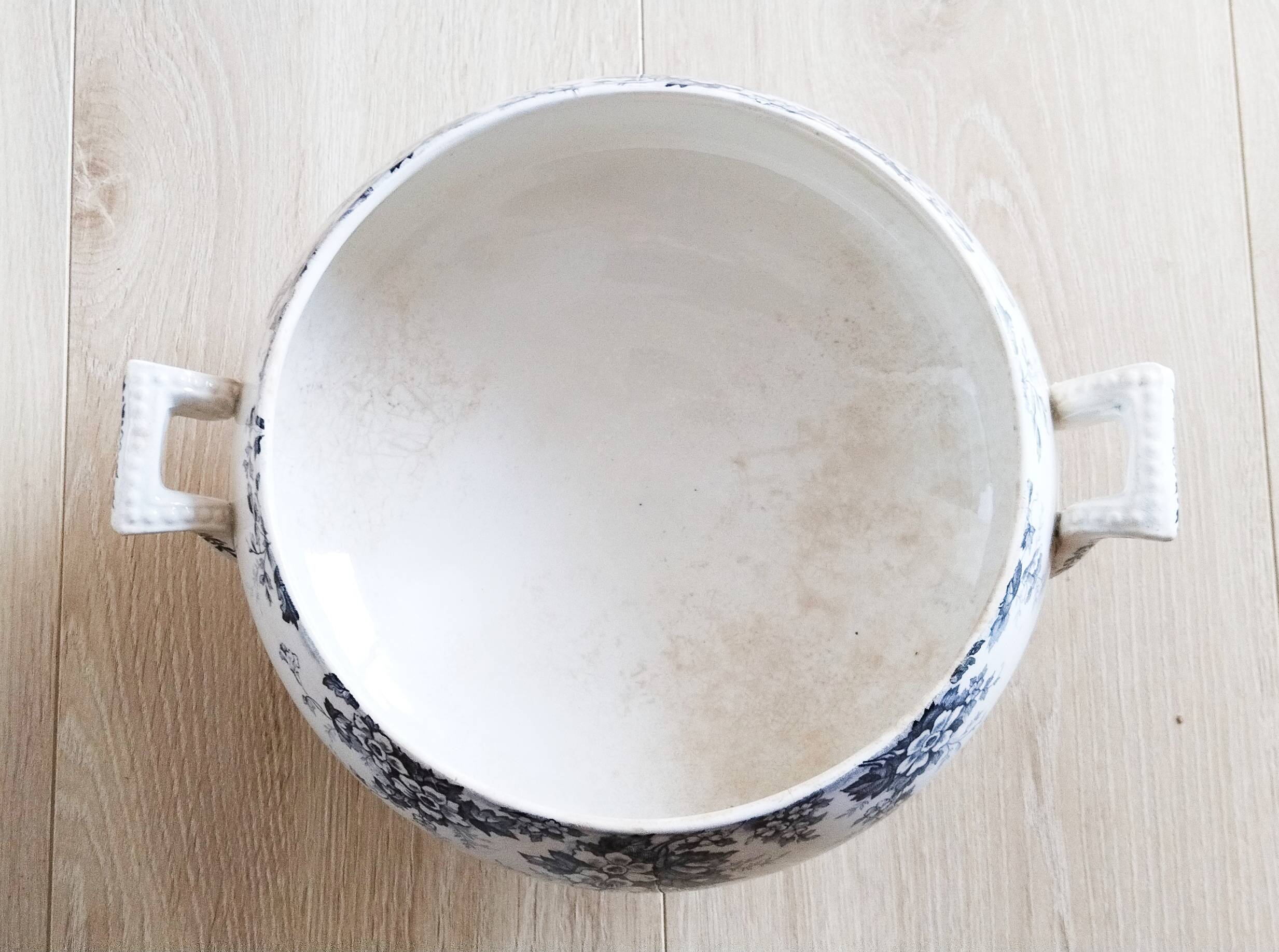 Antique Saint Amand earthenware salad bowl or soup tureen, Marie-Louise model