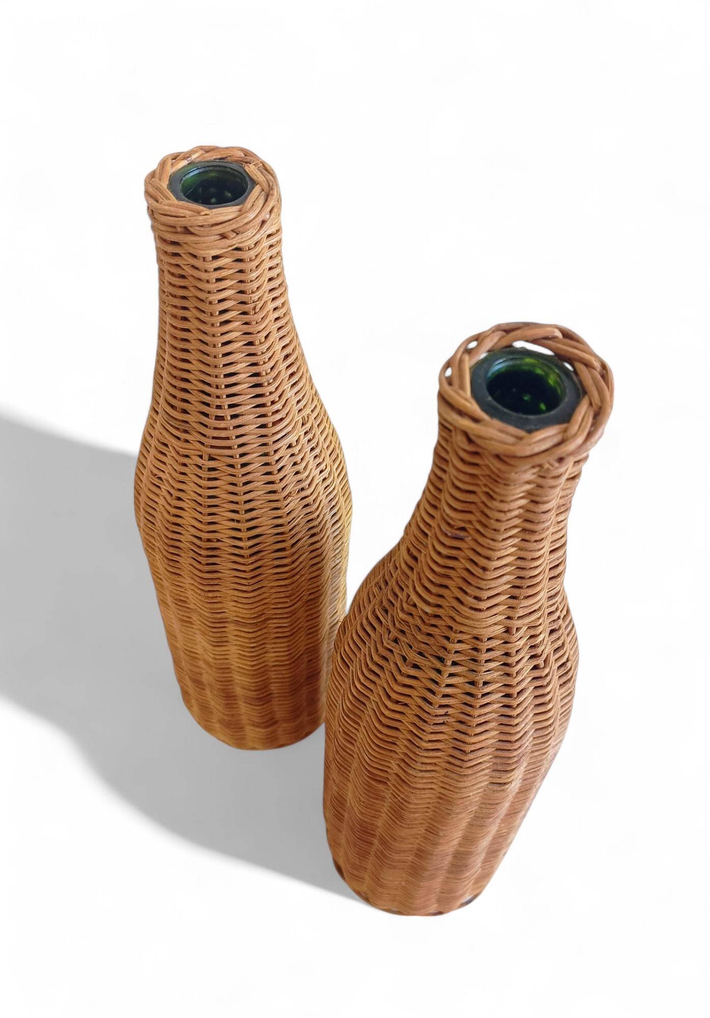 Bouteilles en verre en osier rustiques faites à la main, milieu du 20e siècle, France