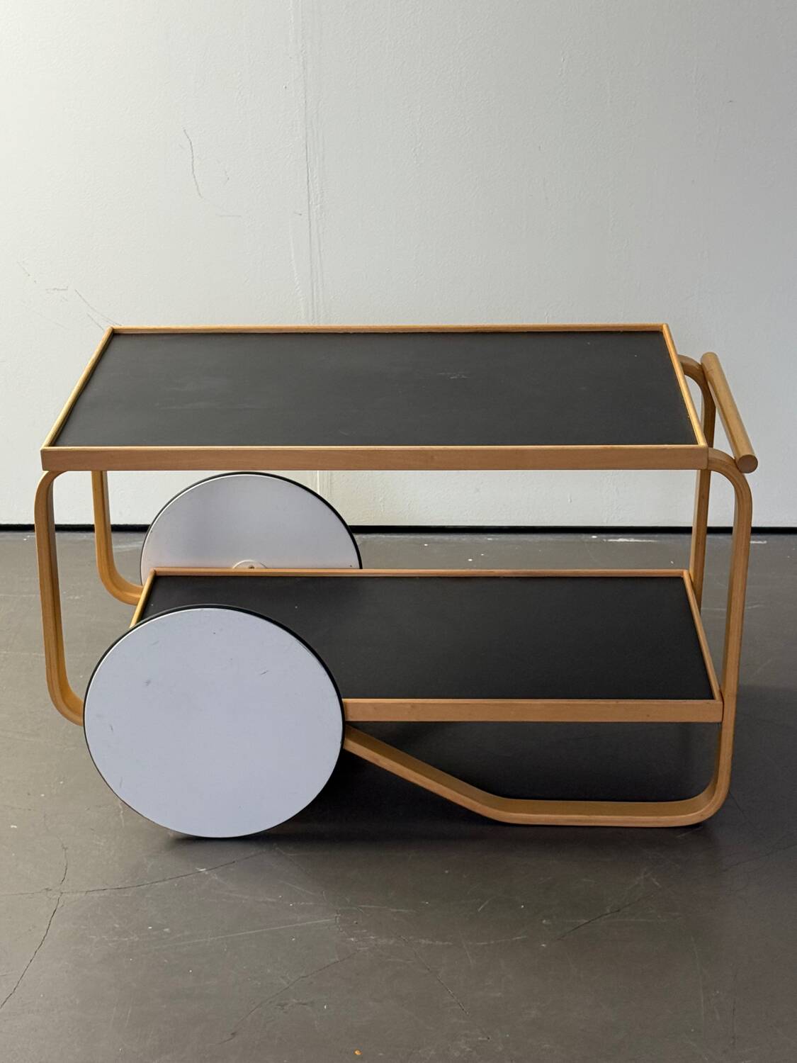 Tea trolley 901