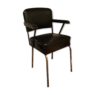 Chaise en skaï noir