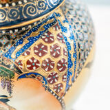 Vase en céramique chinoise peint à la main des années 1960