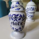 Batch of Delft aphoticaria pots