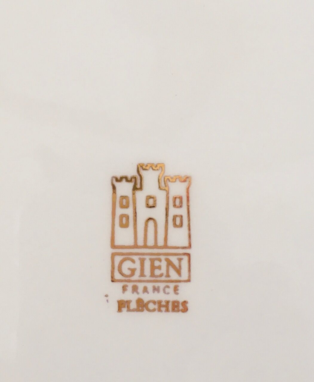 Gien service in enamelled porcelain modèle "arrows" 70s