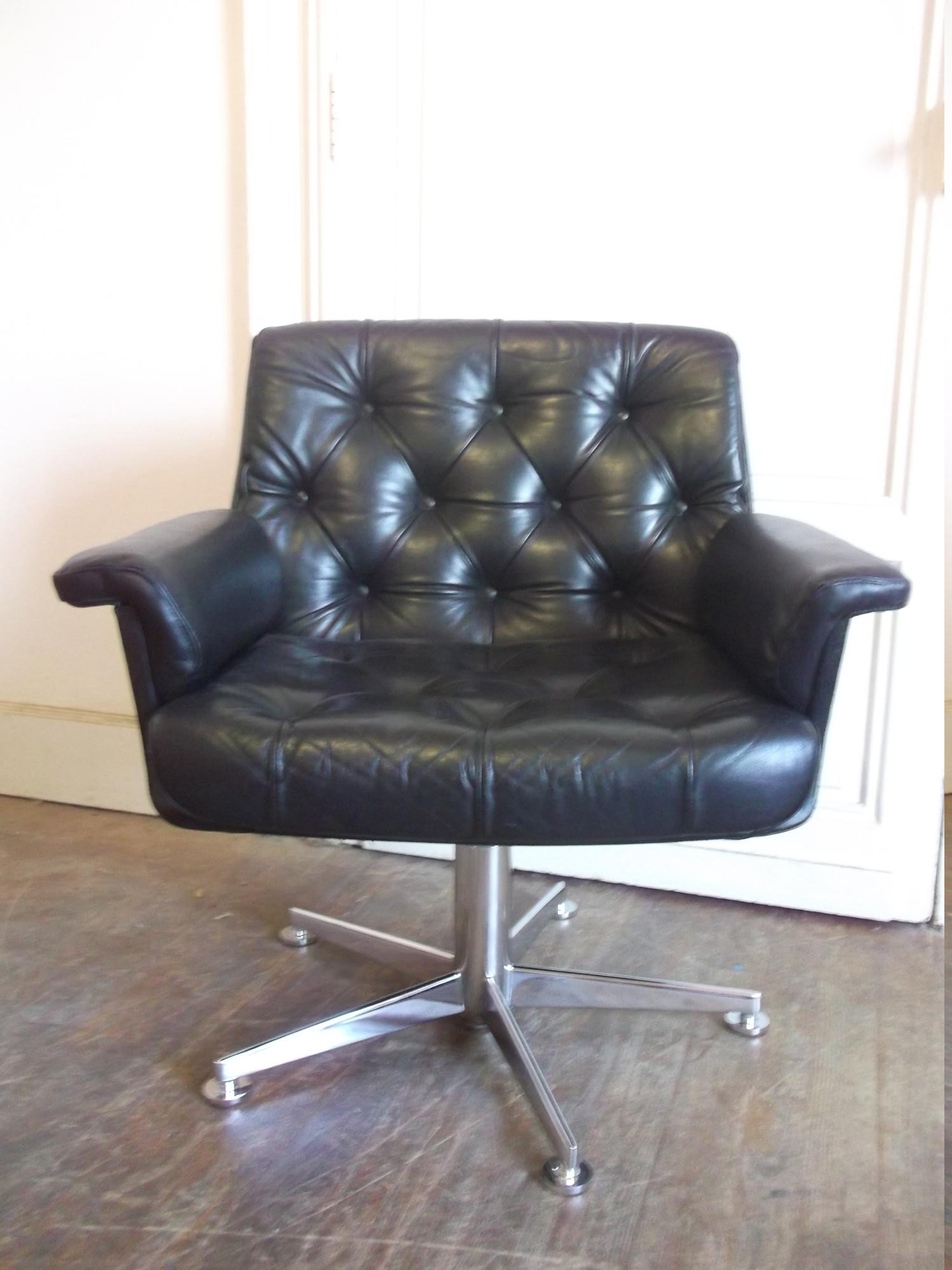 Airborne swivel armchair, 1970