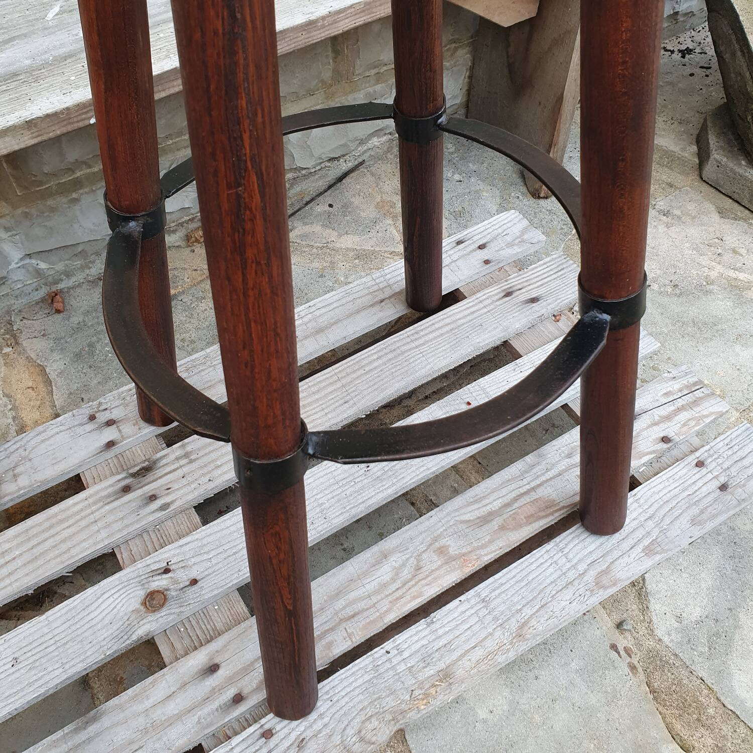 2 Solid wood bar stools