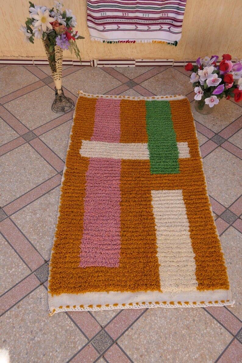 Traditional handmade Berber rug, size 150 x 250 cm
